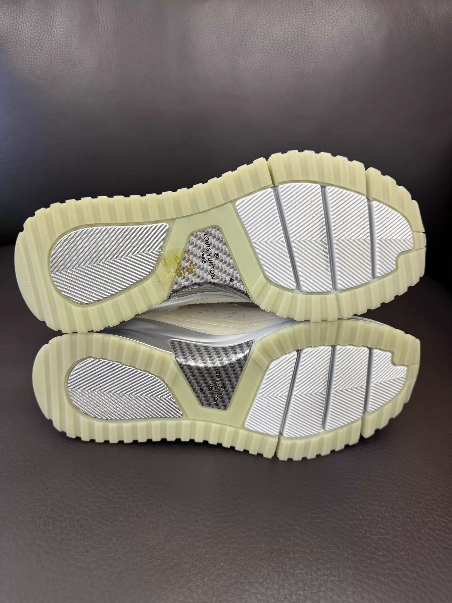 Louis Vuitton LV RUN AWAY vnr Sneaker 41 Size US 8 / EU 41 - 7 Thumbnail