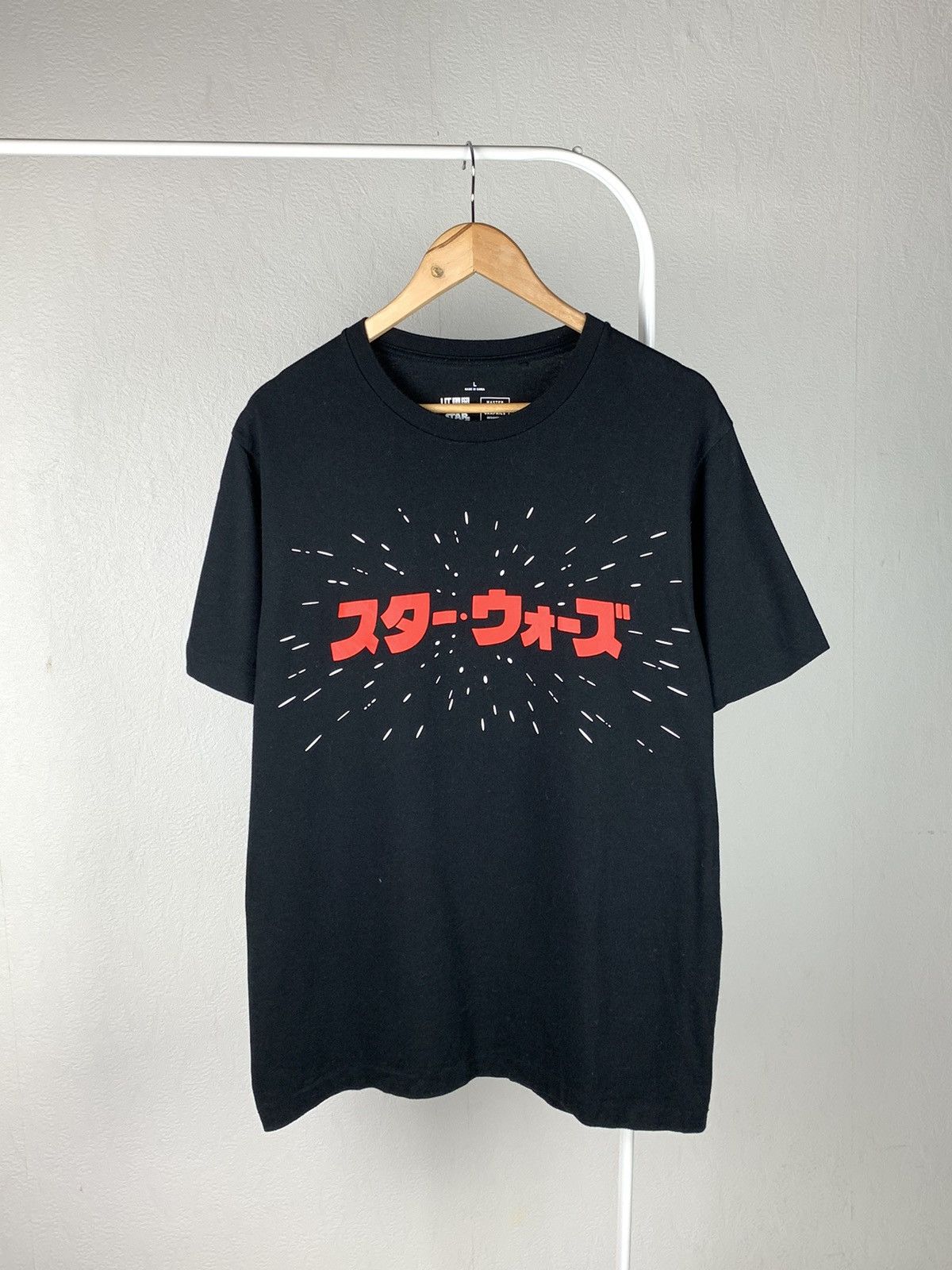Uniqlo Uniqlo Star Wars T-Shirt Uniqlo Tee Japanese Logo Style L Size US L / EU 52-54 / 3 - 1 Thumbnail