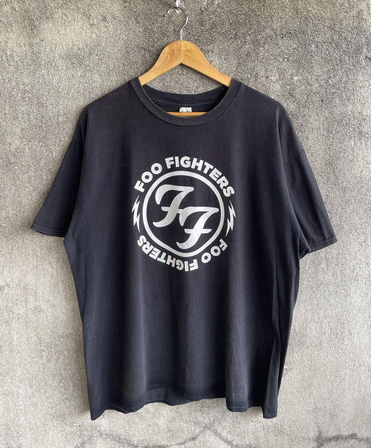 Band Tees Vintage Rock Band🔥FOO FIGHTER🔥Faded Black Tshirt Size US XL / EU 56 / 4 - 1 Thumbnail