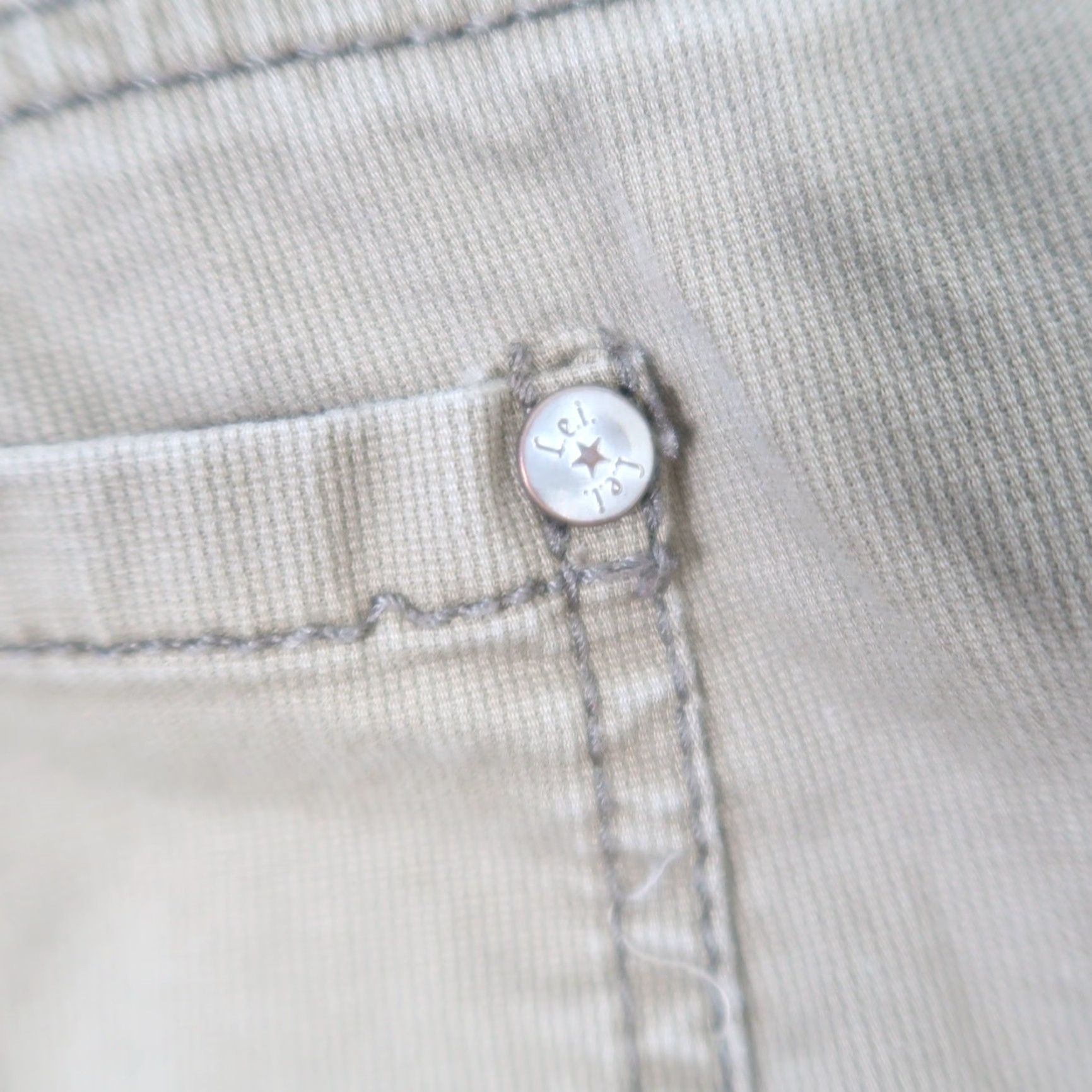 L.E.I. VINTAGE Y2K LEI khaki brown low rise bermuda shorts 7 Women Bermuda Casual Cotton Inseam 13" Rise 7.5" Spring Summer Size 28" / US 6 / IT 42 - 5 Thumbnail