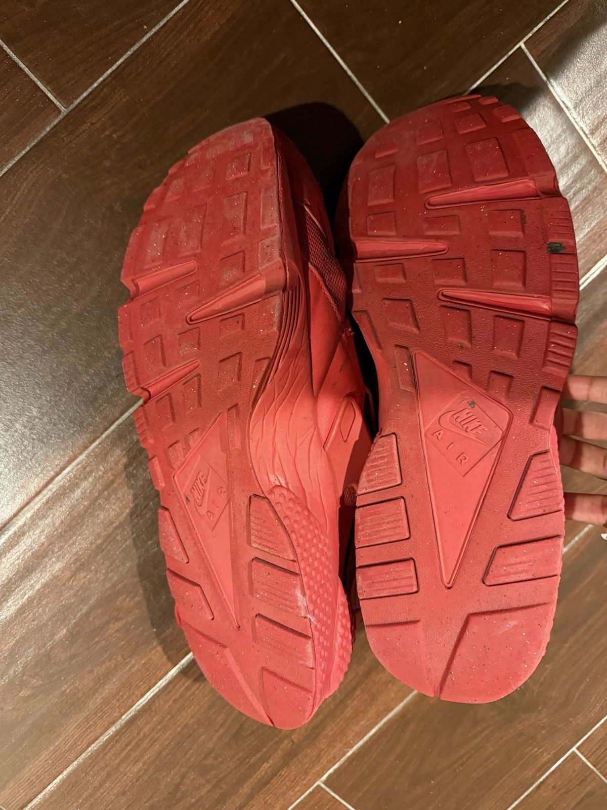 Nike Nike Air Huarache Triple Red Size 15 Worn Size US 15 / EU 48 - 6 Thumbnail