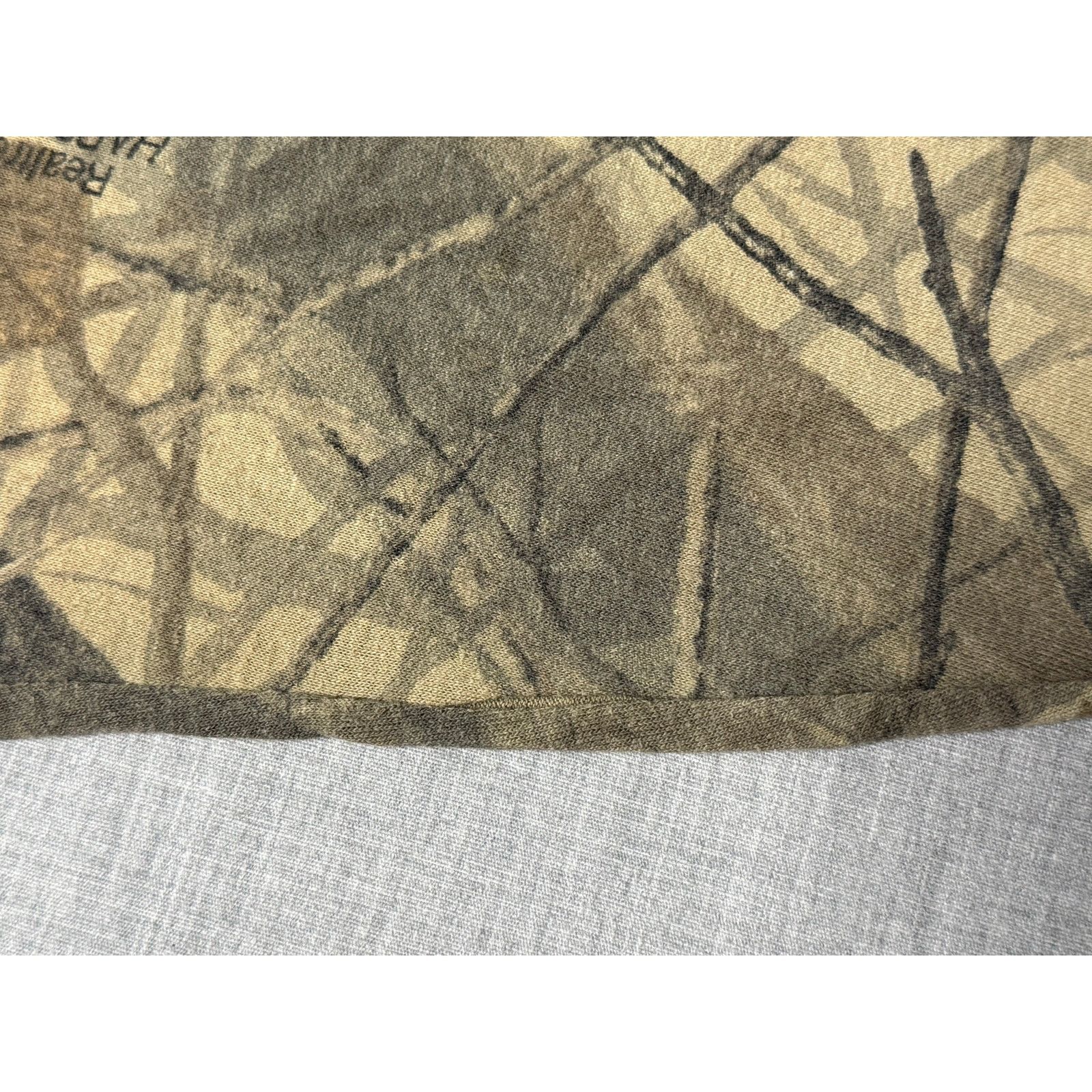 Vintage Vintage Y2K Realtree Camo Long Sleeve Pocket T-shirt Large Size US L / EU 52-54 / 3 - 6 Thumbnail