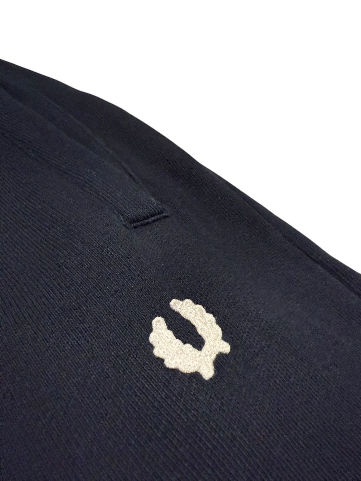 Fred Perry Fred Perry Embroidered Logo reissues oversize Size US 32 / EU 48 - 2 Thumbnail