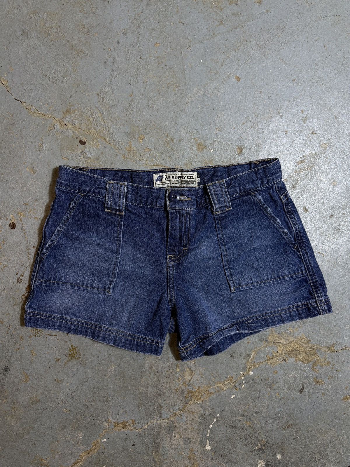 American Eagle Outfitters Vintage American Eagle women’s jean Shorts Size 27" / US 4 / IT 40 - 1 Thumbnail