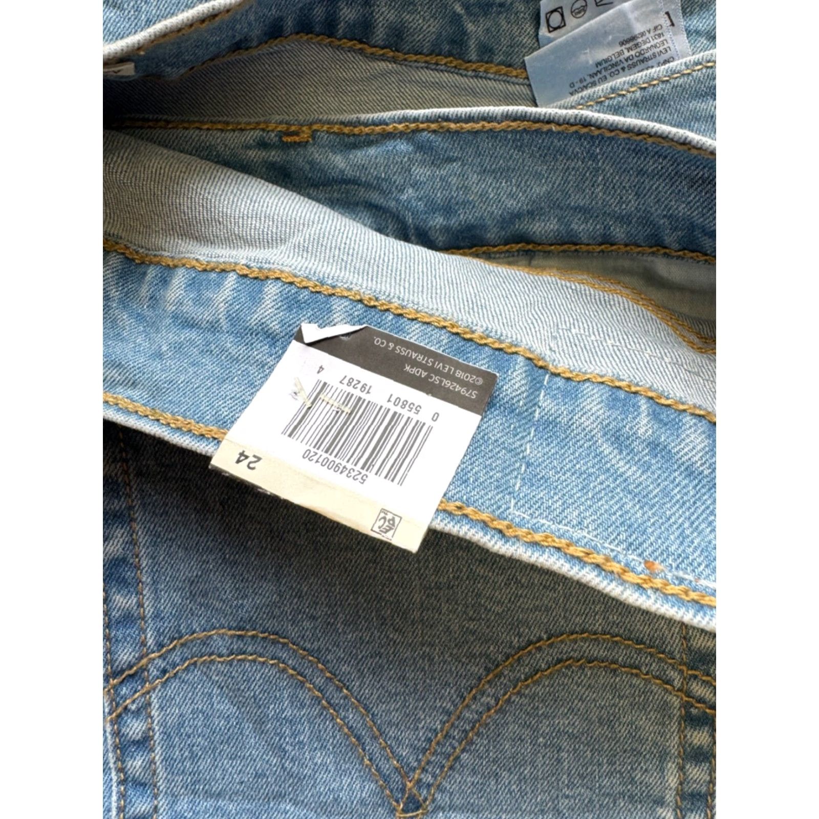 Levi's VINTAGE Levi's Wedgie Skinny Jeans 24 Women Light Blue Cropped Hem New With Tags Slimming Slim Skinny 24 Women Blue VTG NEW Size 42" / US 20 - 2 Thumbnail