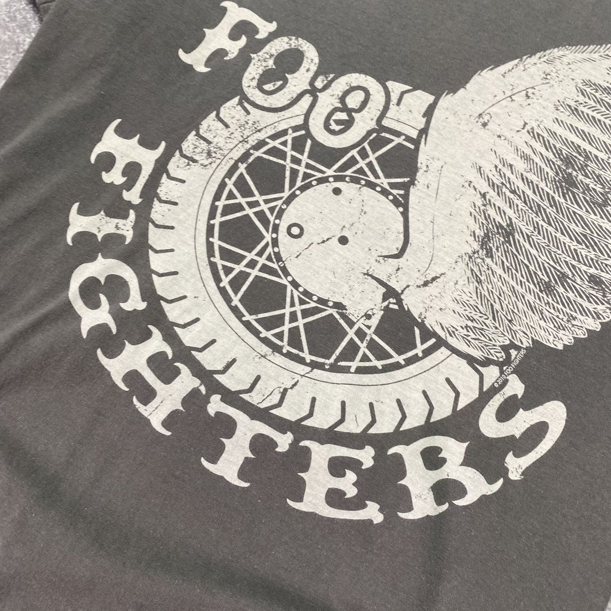 Band Tees Vintage Foo Fighters 2010 big logo rock band tee Size US L / EU 52-54 / 3 - 4 Thumbnail