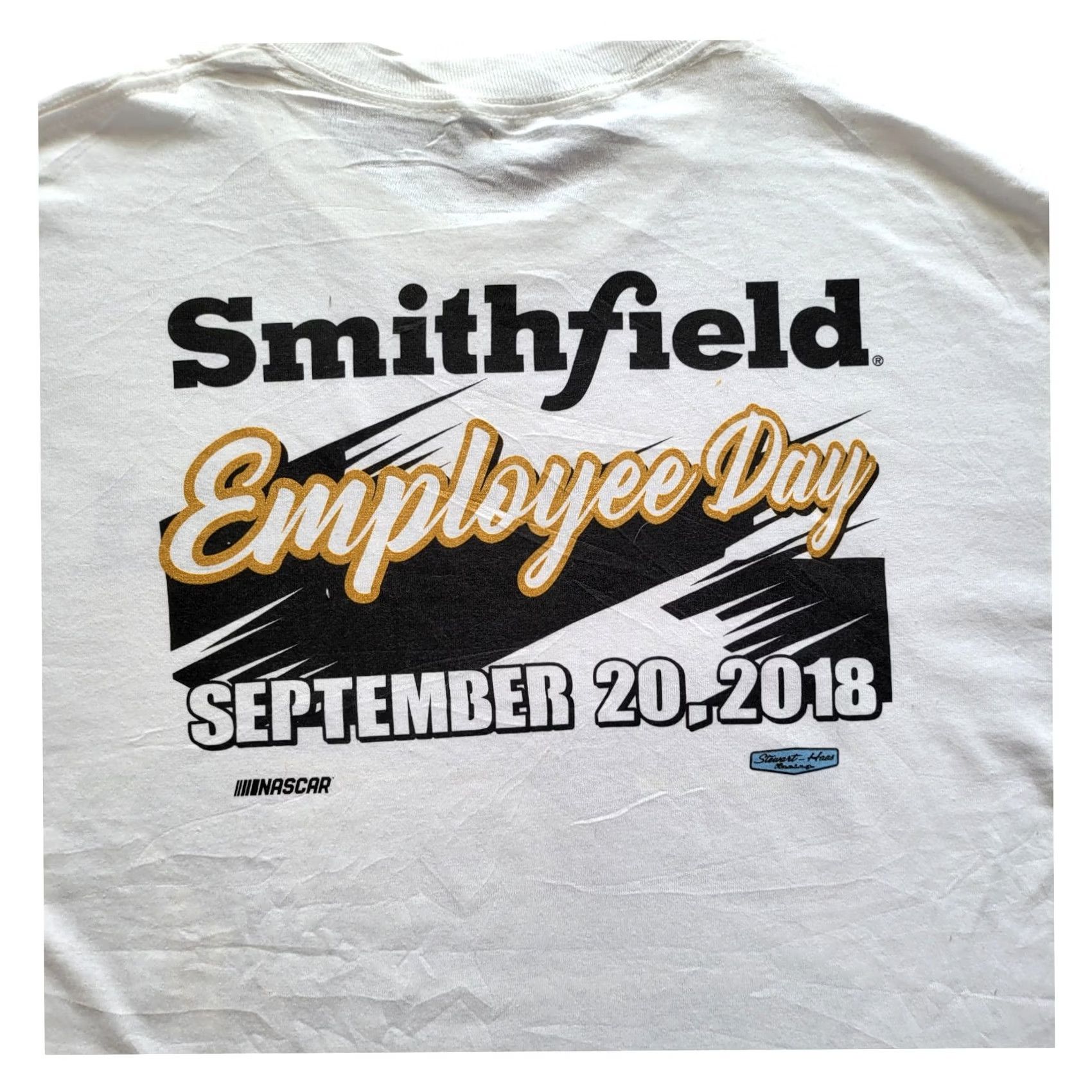NASCAR VINTAGE Smithfield Racing NASCAR Employee Day T-Shirt 2018 Stewart-Haas Racing 100% Cotton White Large (L) Short Sleeve Crew Neck Mens Size US L / EU 52-54 / 3 - 3 Thumbnail