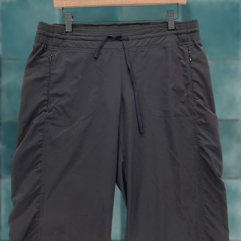 Athleta Athleta La Viva Jogger Pants Women’s Medium Black Stretch Relaxed Preppy Gym Size 32" / US 10 / IT 46 - 1 Thumbnail