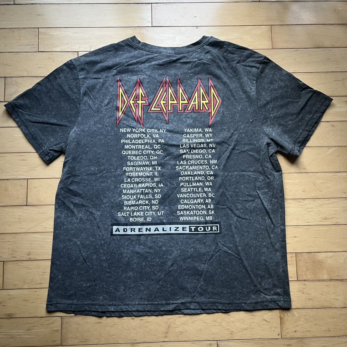 Other Grey Vintage Y2K Def Leppard Adrenalize Tour tee Size US XL / EU 56 / 4 - 3 Thumbnail