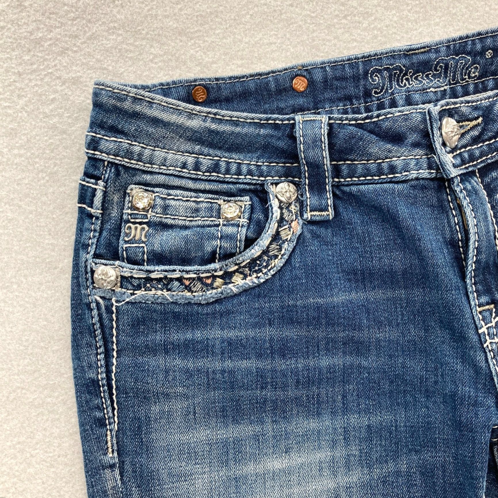 Miss Me Miss Me Cuffed Capri Jeans Women's 28 Blue Stretch Denim Embroidered Studded Capris Slim 5-Pocket Distressed Western Cowboy Rock Size 28" / US 6 / IT 42 - 5 Thumbnail