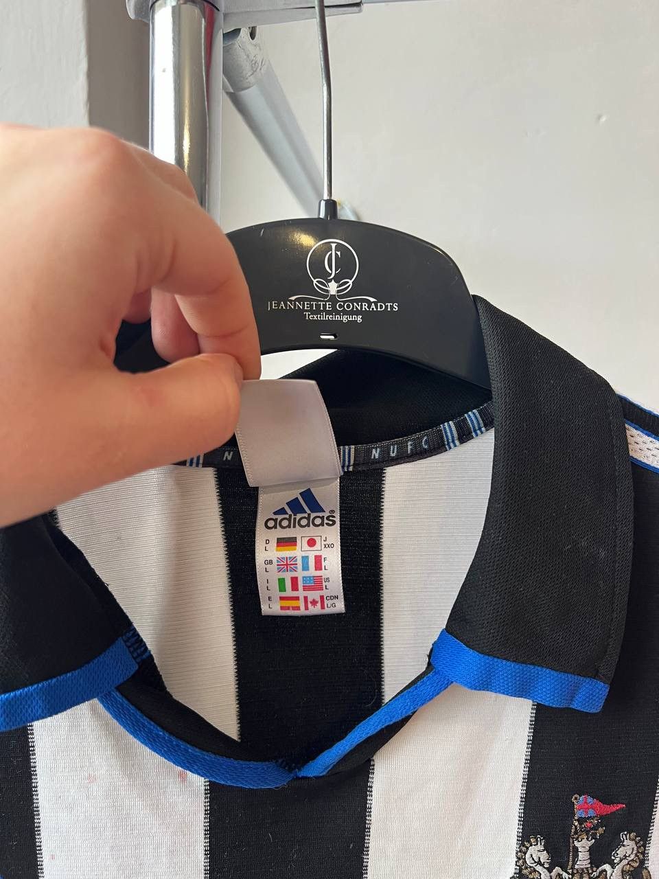 Adidas 2000/01 NEWCASTLE UNITED HOME SOCCER JERSEY FOOTBALL SHIRT L Size US L / EU 52-54 / 3 - 13 Thumbnail