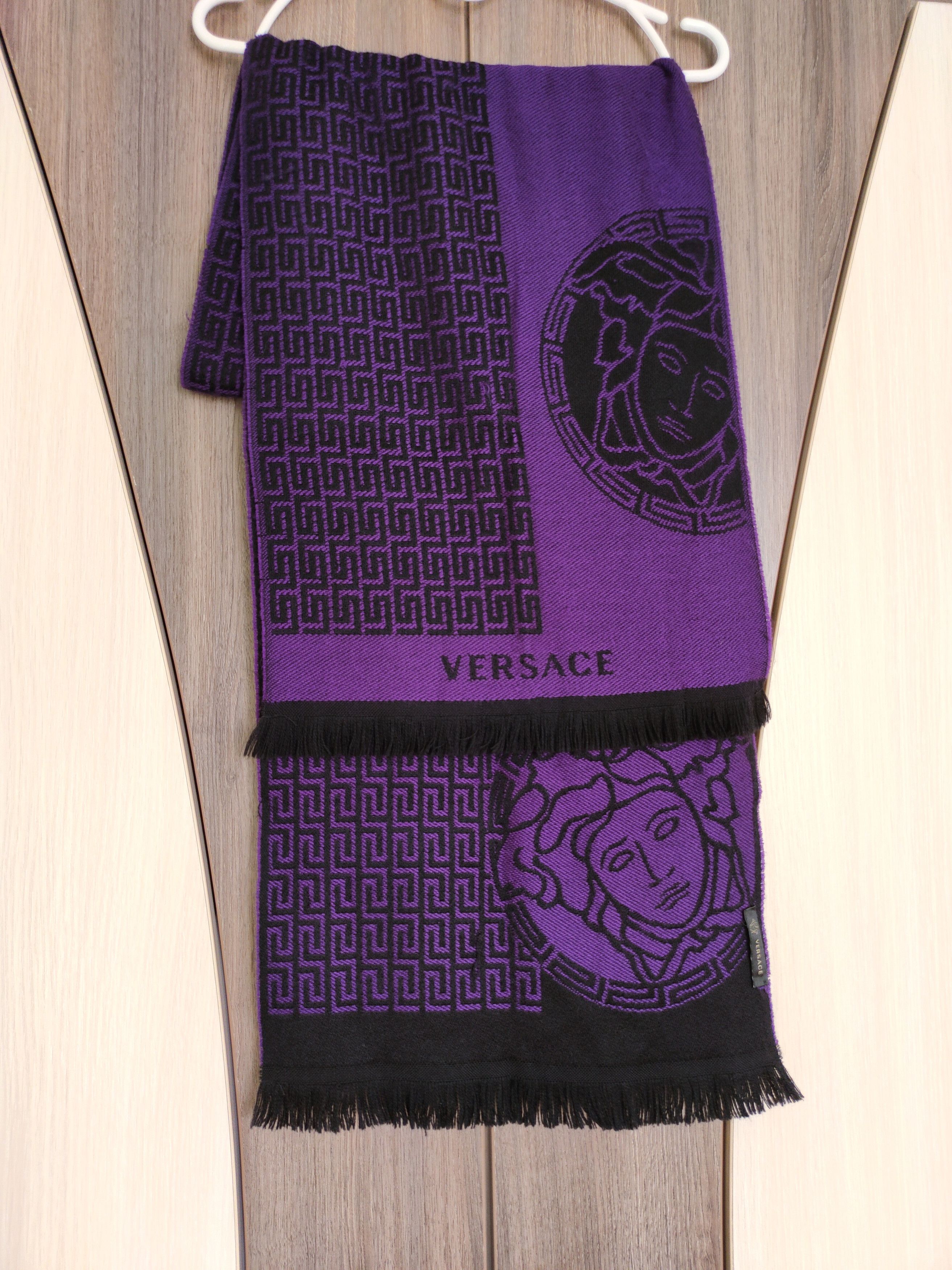 Versace Versace Medusa Embroidered Vintage Scarf Versace Shawl Size ONE SIZE - 6 Thumbnail