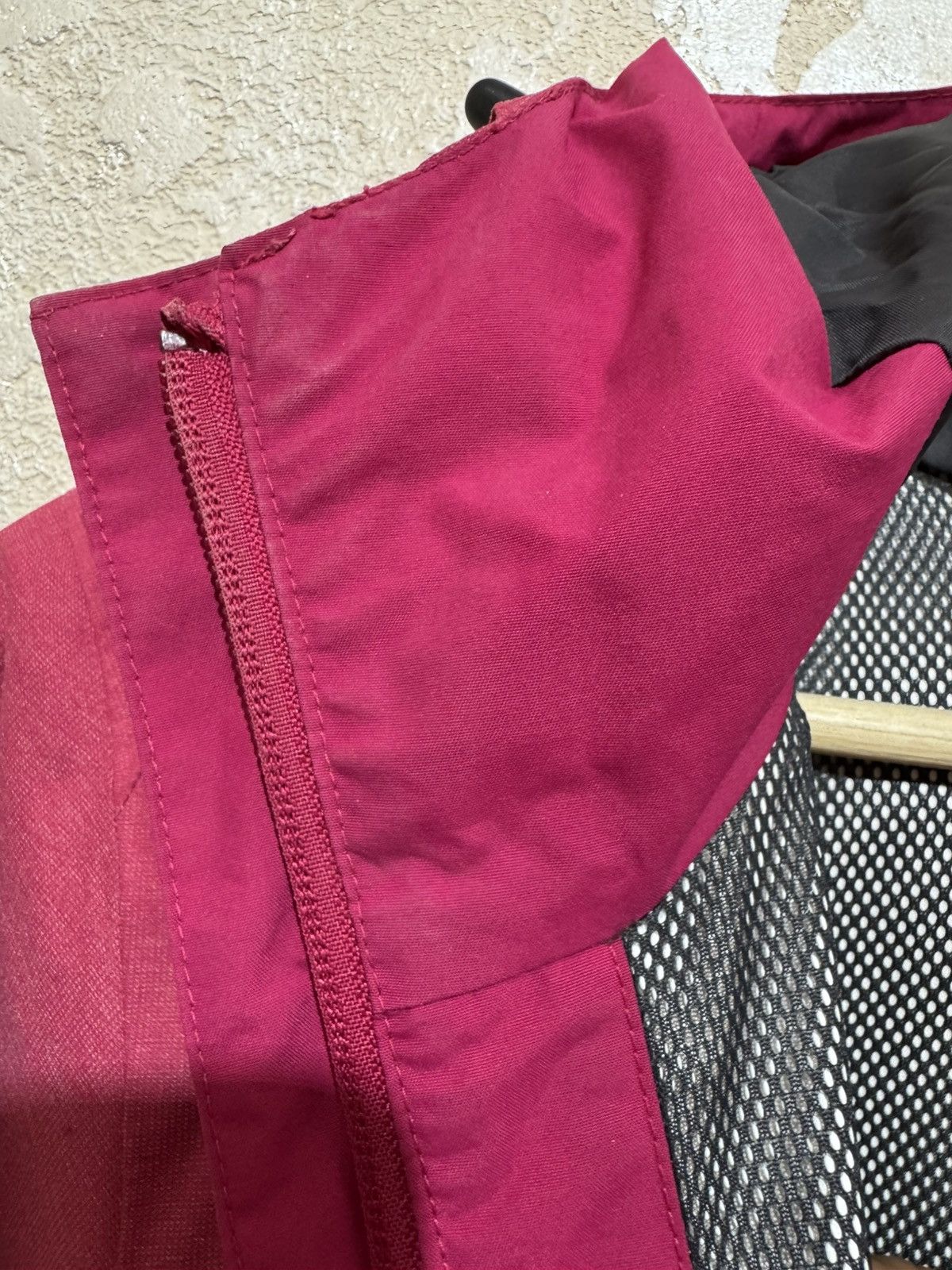 Berghaus × The Mountain Berghaus Women's Elara Waterproof Shell Jacket UK 14 Size L / US 10 / IT 46 - 22 Thumbnail