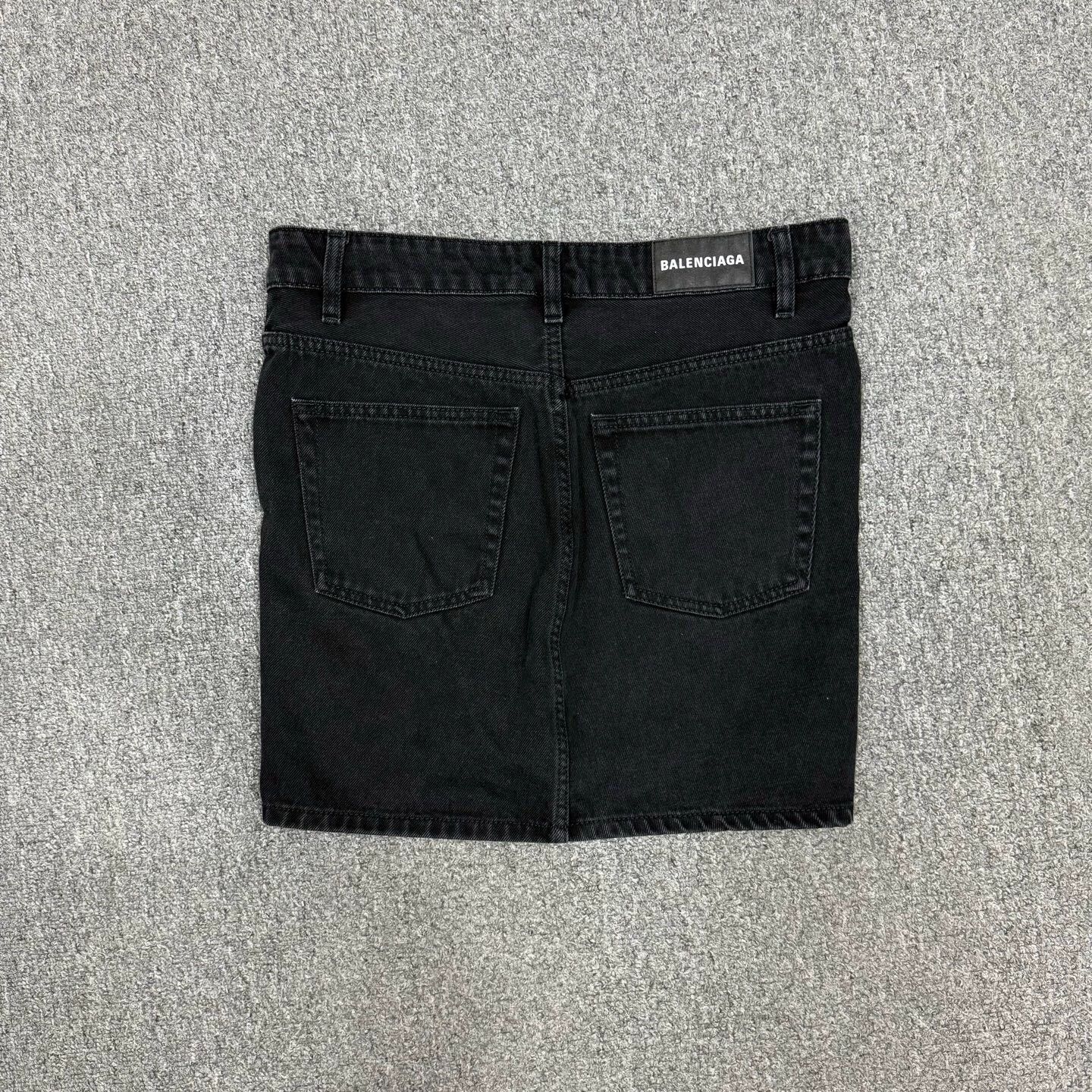 Balenciaga Balenciaga distressed denim leather tag mini skirt 36 mint Size 25" / US 0 / IT 36 - 2 Thumbnail