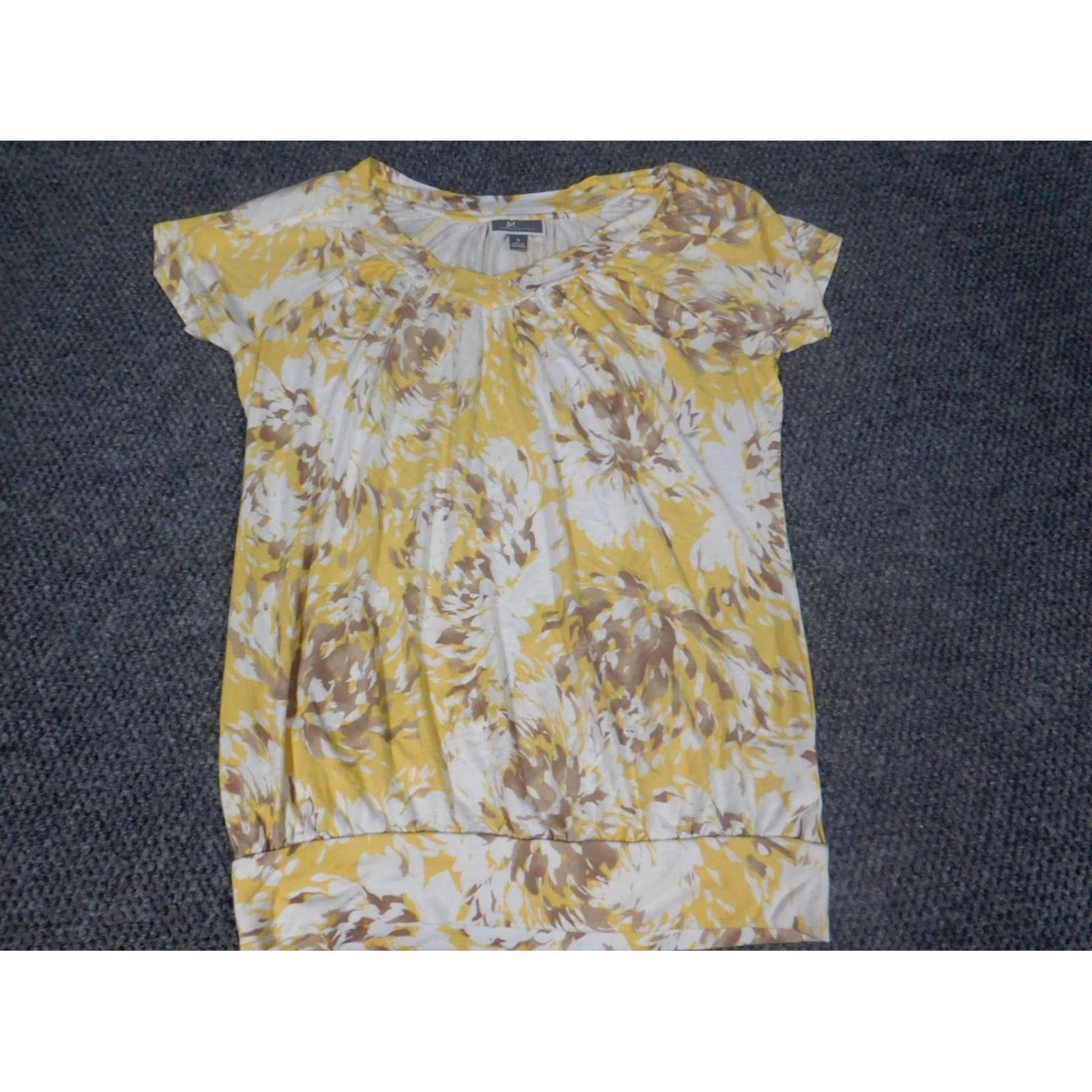 JM Collection JM Collection top Womens Small yellow geometric crew neck pullover blouse stretch knit Short Sleeve Regular fit, Button accents, Casual Size S / US 4 / IT 40 - 3 Thumbnail
