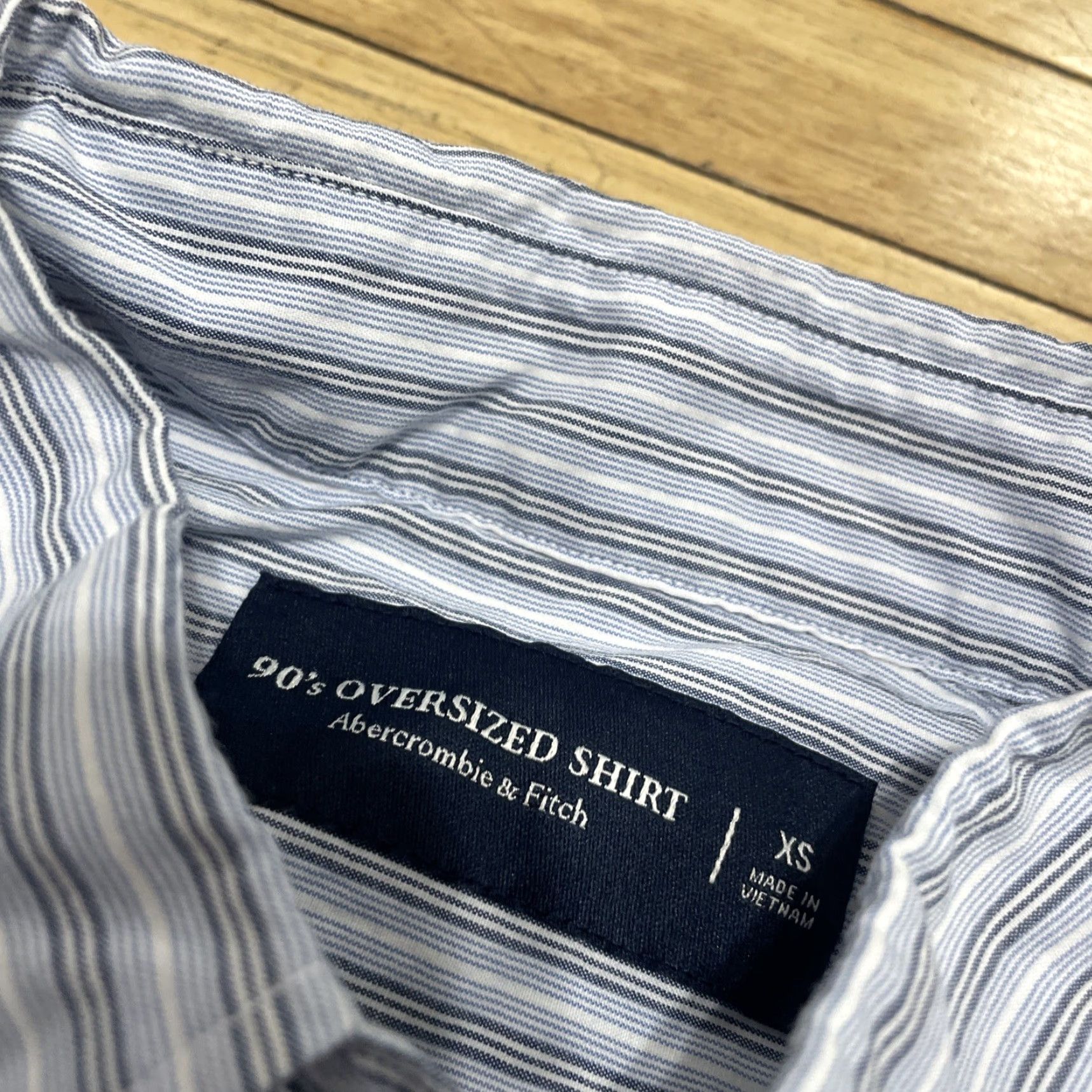 Abercrombie & Fitch VINTAGE Abercrombie & Fitch 90s Oversized Shirt Mens XS Blue Striped Long Sleeve Button-Up 42" Casual Mens Blue Striped Shirt Size US XS / EU 42 / 0 - 5 Thumbnail