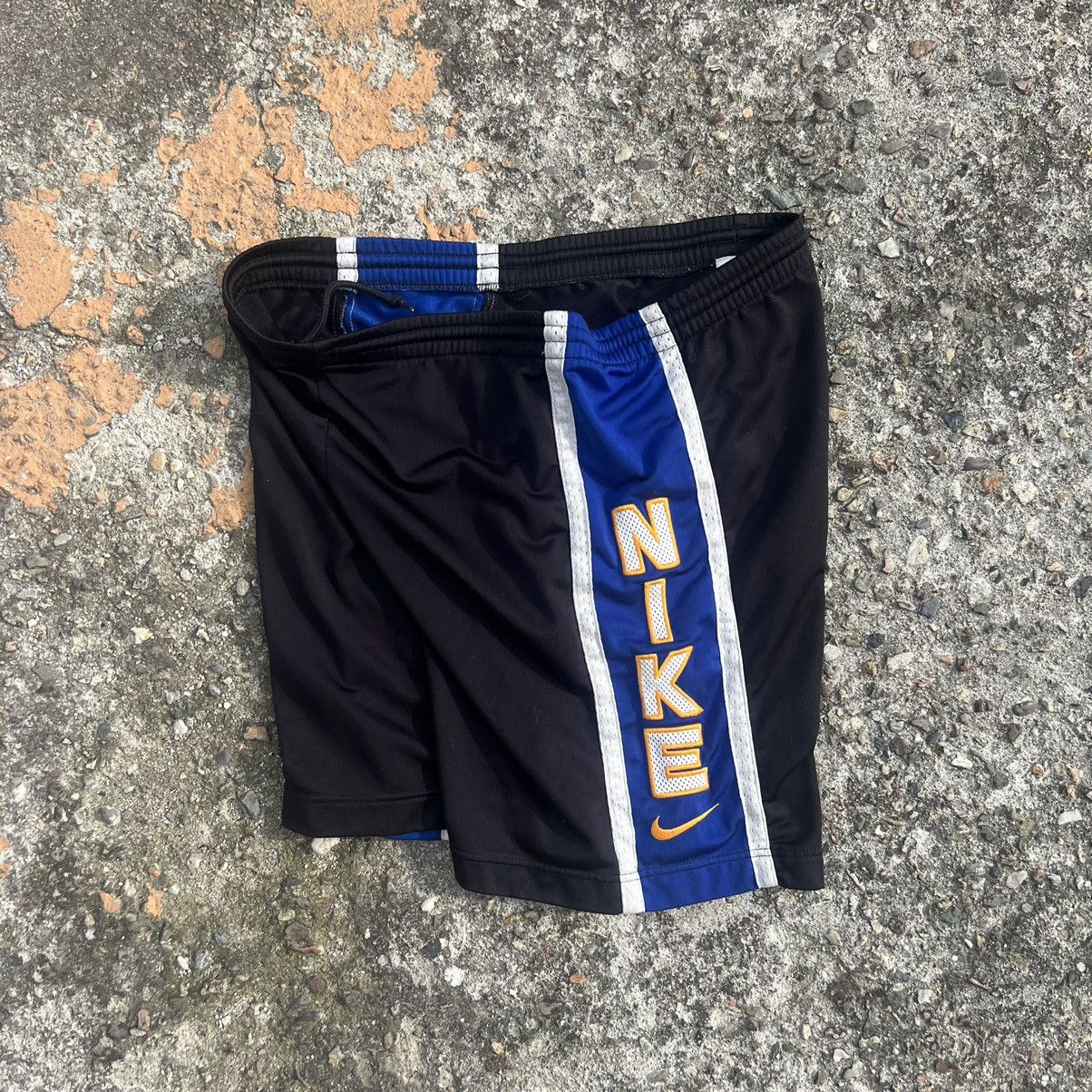 Nike × Vintage 00s Nike Vintage Airmax Nylon Baggy Shorts Drill Size US 32 / EU 48 - 1 Thumbnail