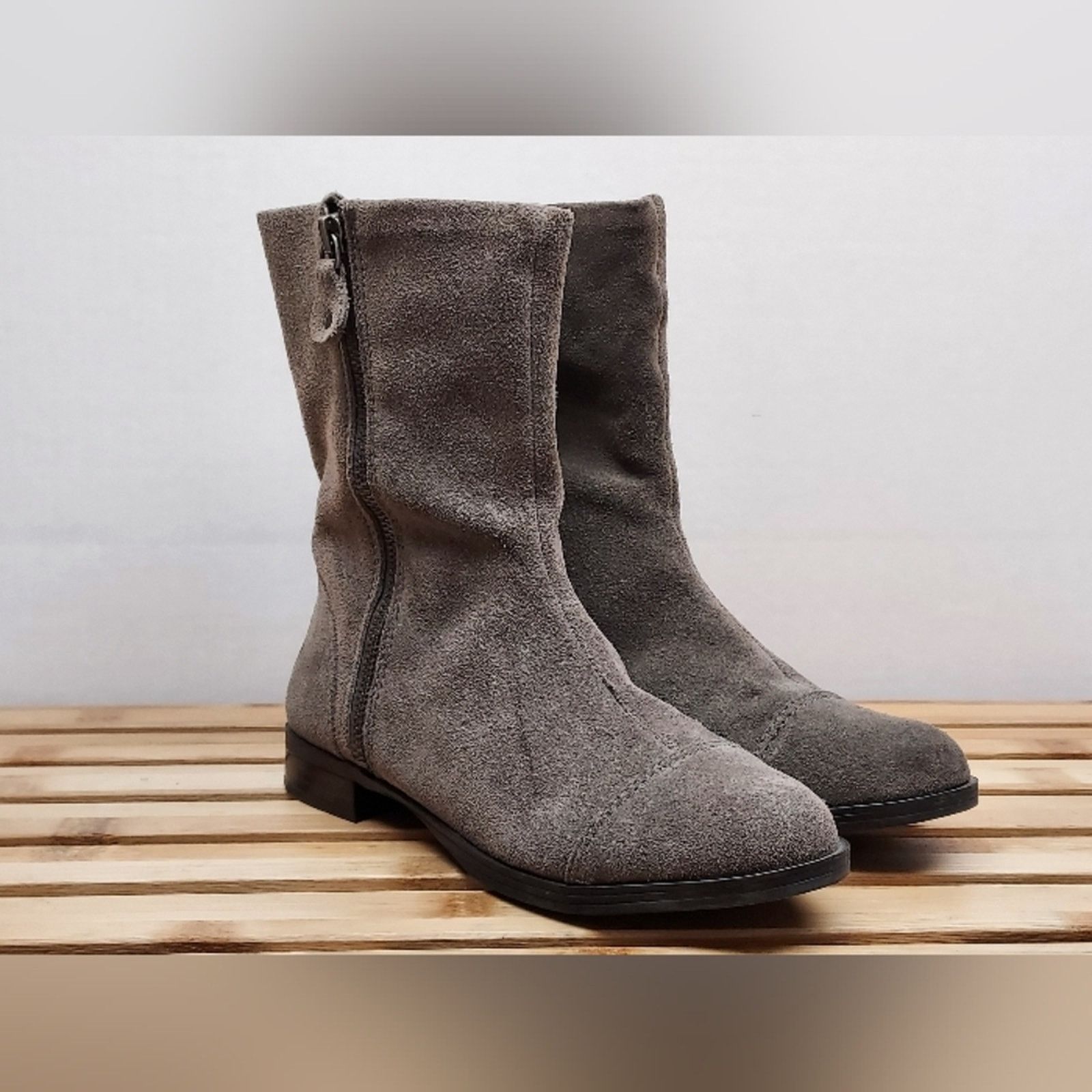 Other Michelle D Womens Gray Suede Ankle Boots Size 6 Size US 6 / IT 36 - 2 Thumbnail