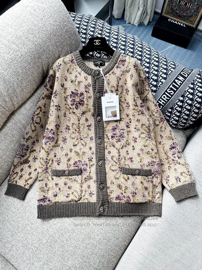 Chanel Chanel 22K khaki floral knitted round-neck long-sleeved ca Size XS / US 0-2 / IT 36-38 - 2 Thumbnail