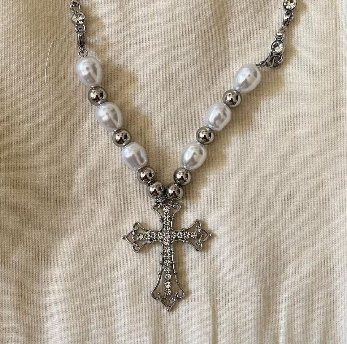 Jewelry vintage style silver rhinestone cross pearl necklace Size ONE SIZE - 2 Thumbnail