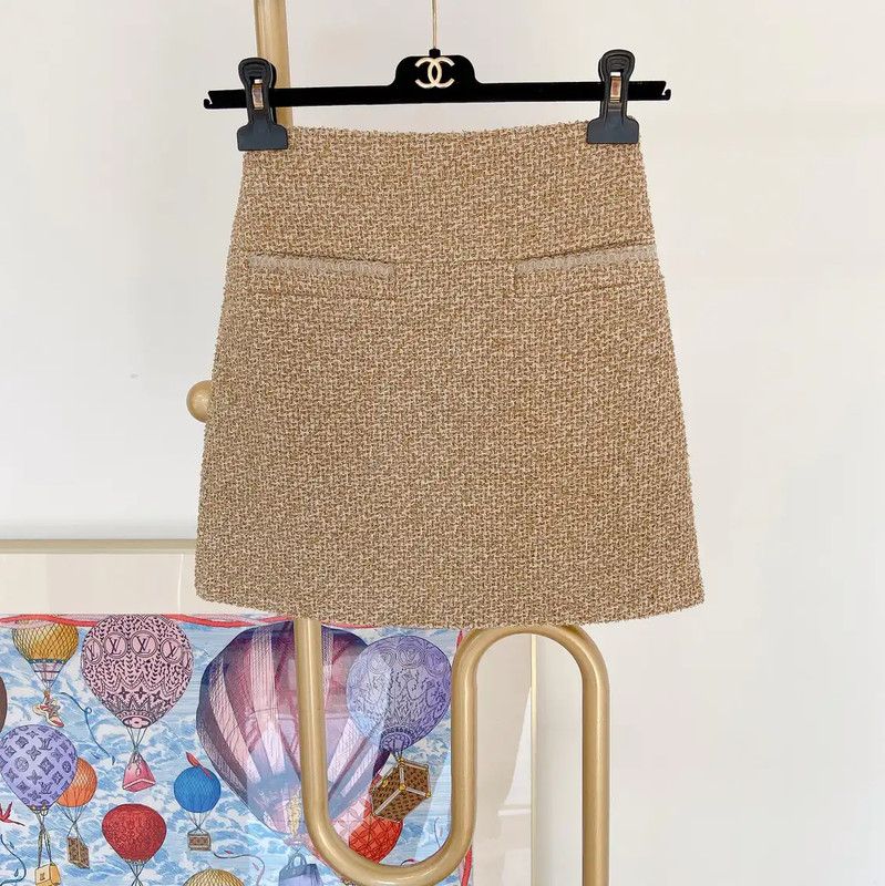 Chanel Chanel Gold Silk Short Skirt for Autumn 0089 Size 23" - 1 Thumbnail