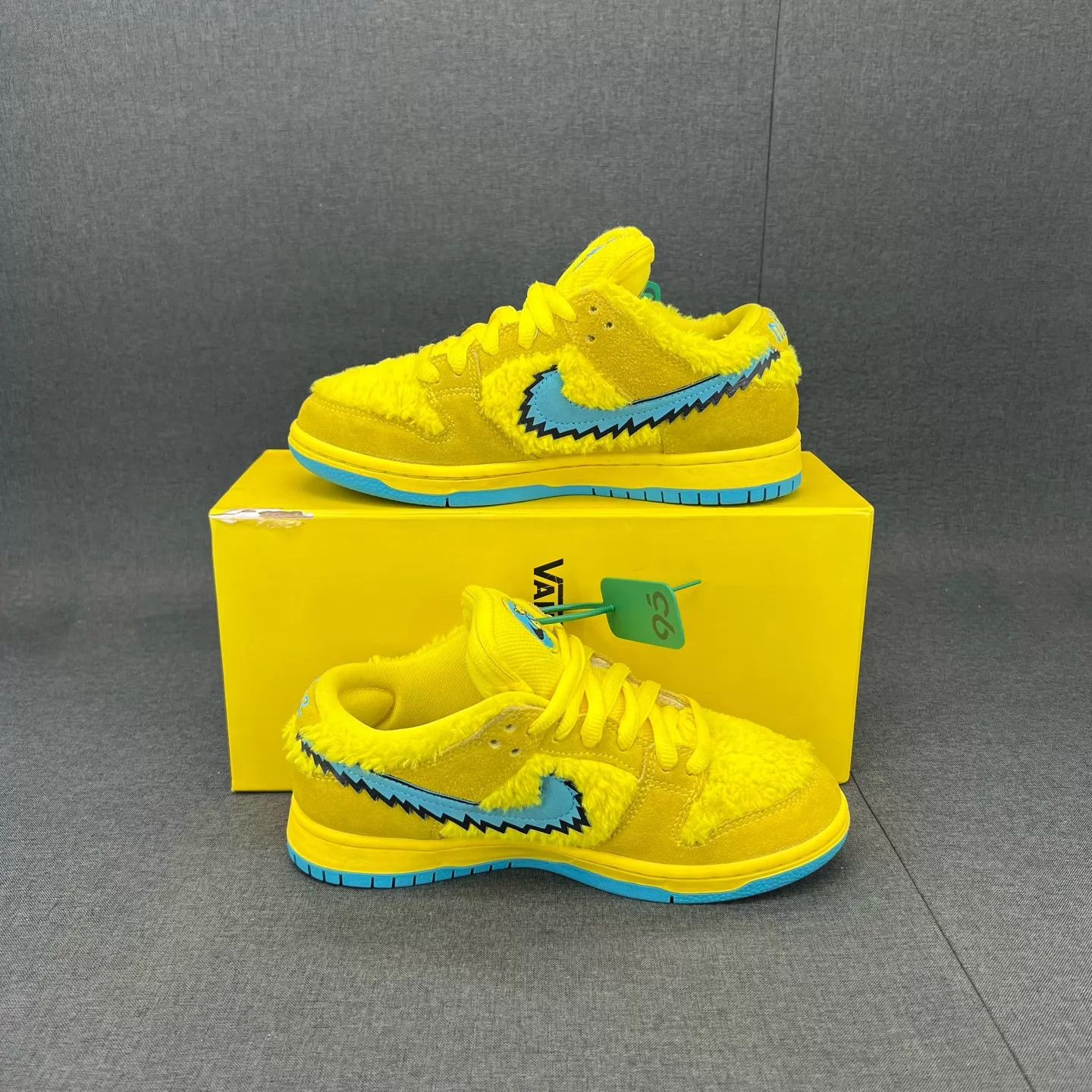 Nike Nike Dunk SB Yellow Dancing Bear 37.5 Worn 2x Boxed Size US 7 / IT 37 - 3 Thumbnail