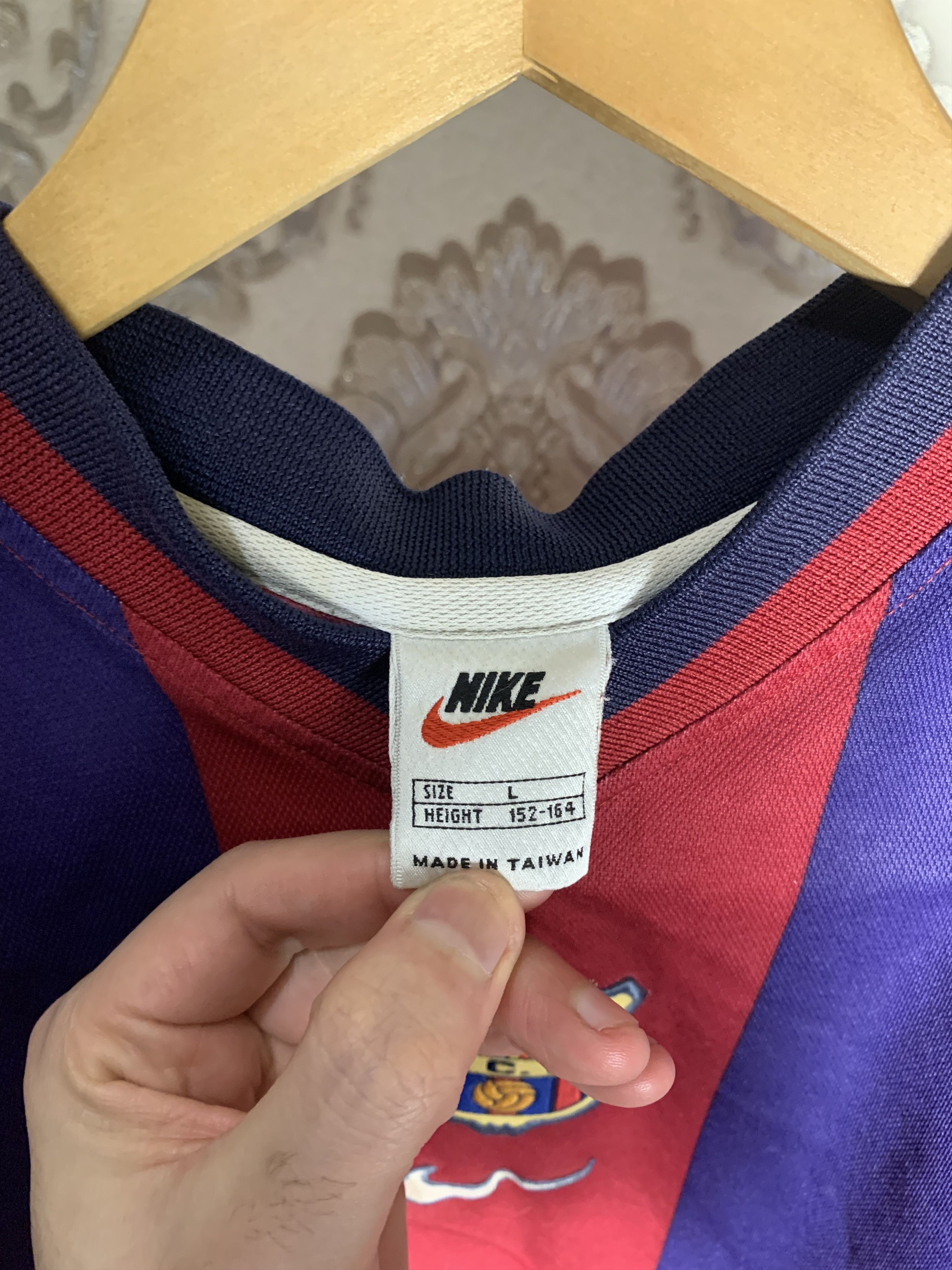 Nike VINTAGE NIKE FC BARCELONA SPAIN SOCCER JERSEY RETRO 90s Size US XS / EU 42 / 0 - 3 Thumbnail