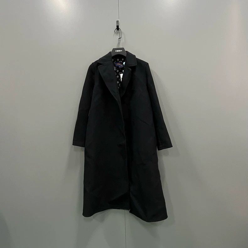 Louis Vuitton Louis Vuitton size 36 Black coat with full print of old flo Size US M / EU 48-50 / 2 - 1 Thumbnail