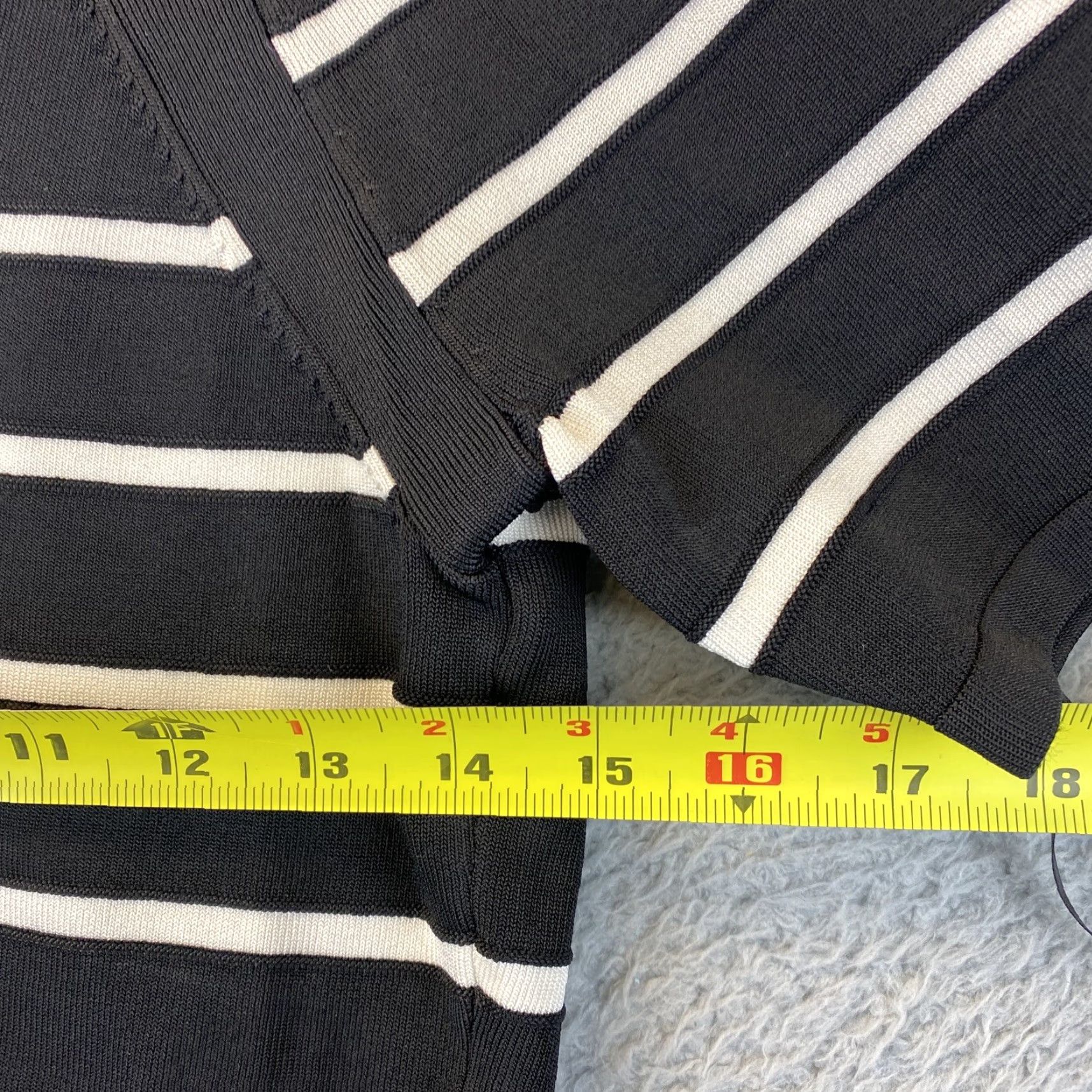 White House Black Market White House Black Market Blouse Shirt Women M Black Short Sleeve Collared Geometric Pattern Vintage No Size M / US 6-8 / IT 42-44 - 5 Thumbnail