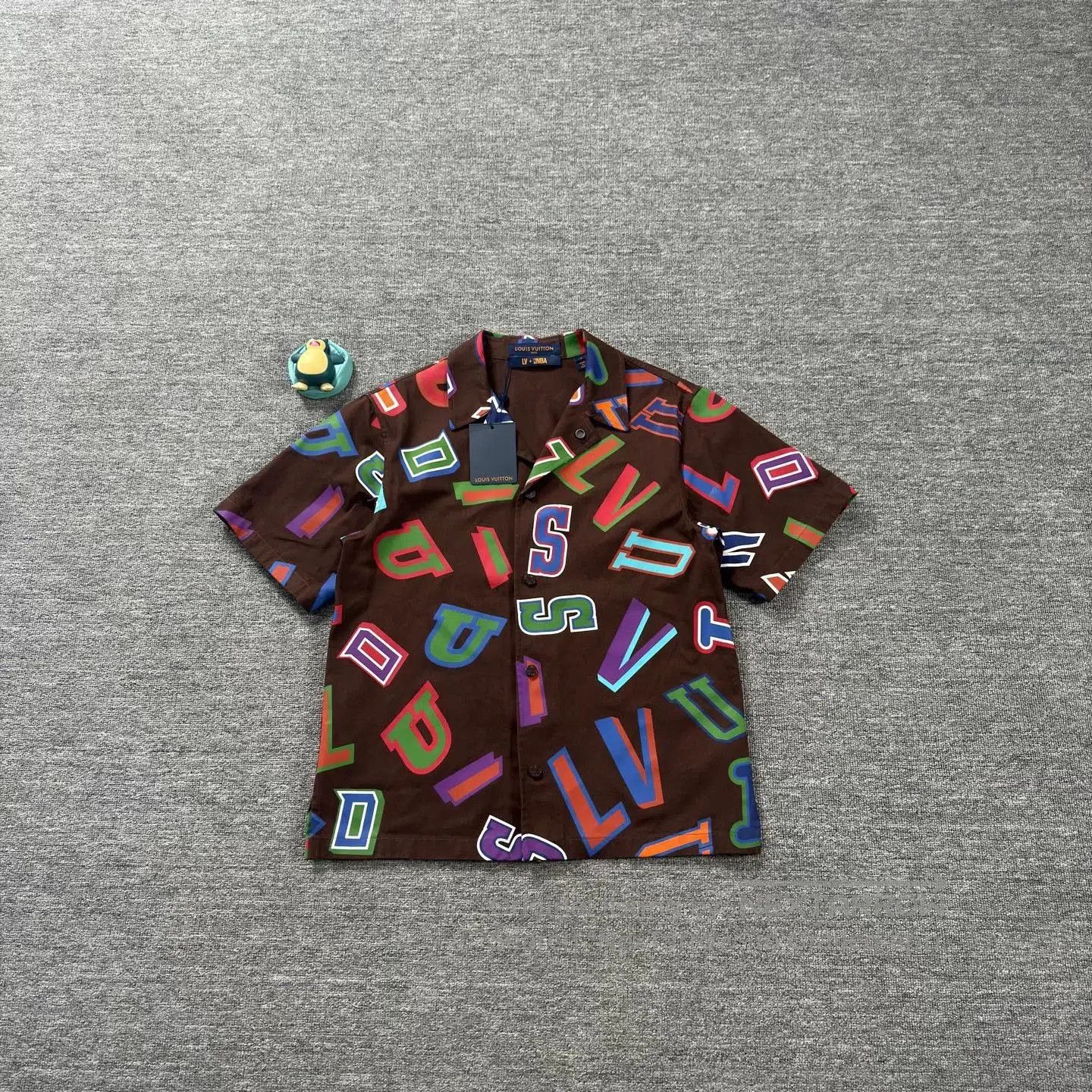Louis Vuitton LV NBA Collaboration Brown Short-Sleeve Shirt. Size US S / EU 44-46 / 1 - 1 Thumbnail