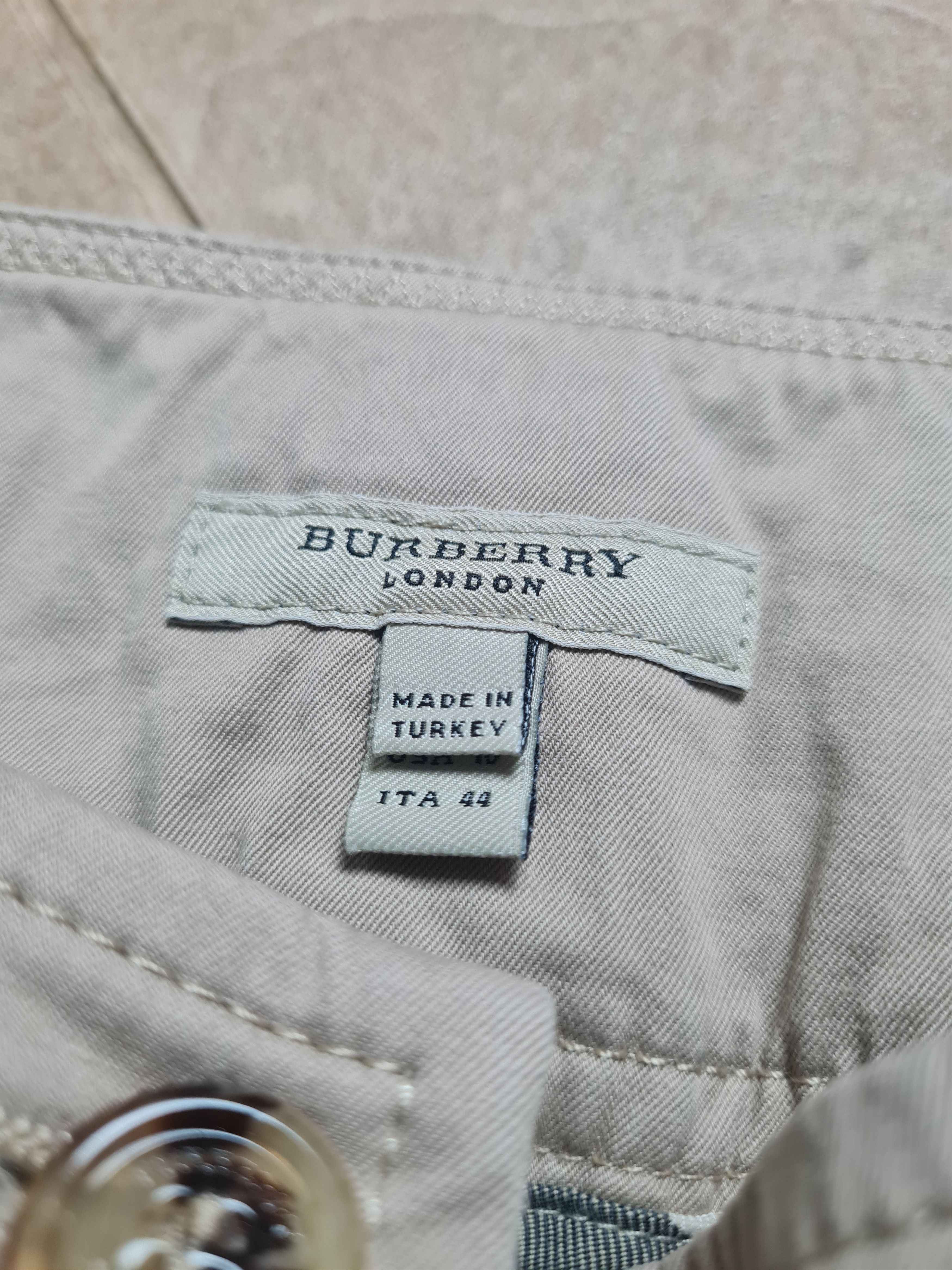 Burberry Trench Skirt Burberry Pleated Belt Buttons Classic Luxury Size 30" / US 8 / IT 44 - 9 Thumbnail