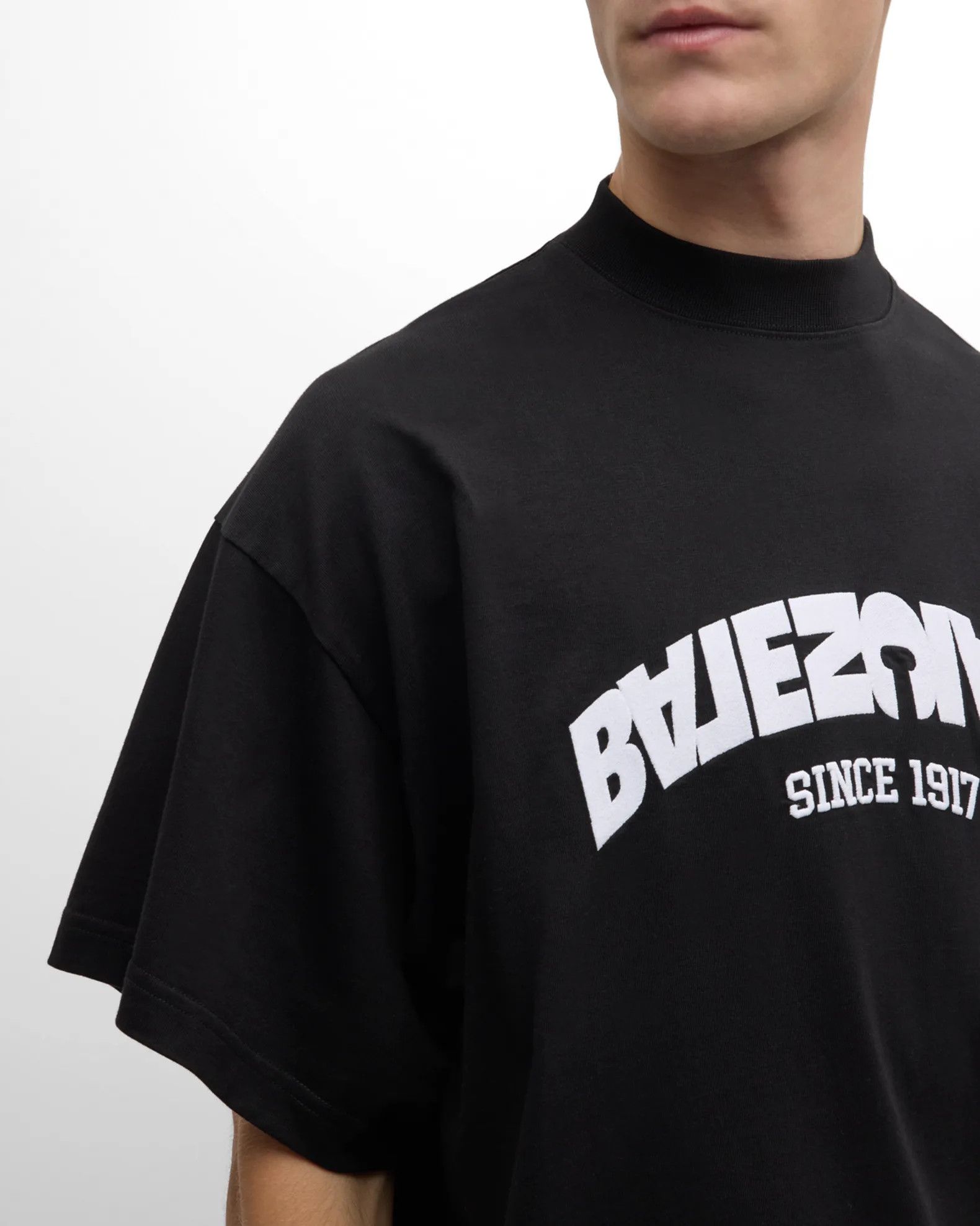 Balenciaga Black Embroidered Back Flip Logo Oversized T-Shirt Size US S / EU 44-46 / 1 - 3 Thumbnail