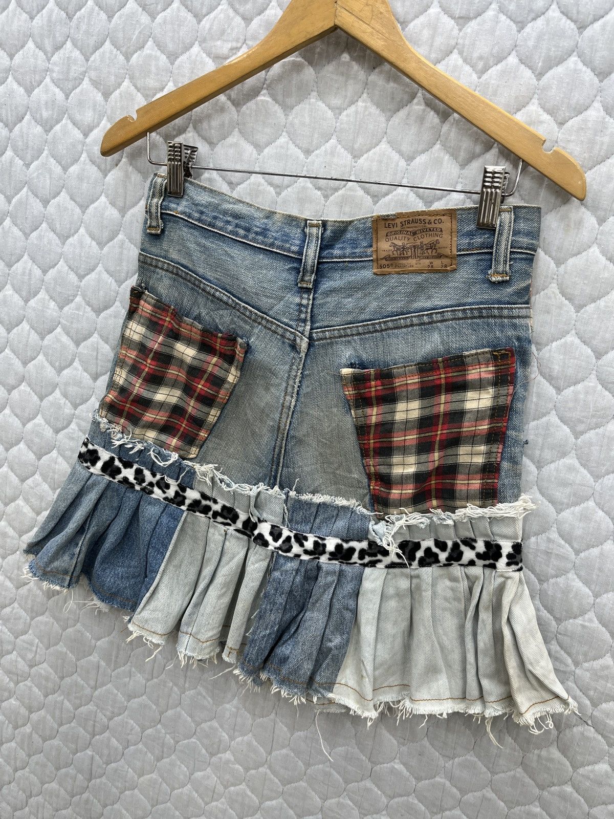Levi's 🔥🔥🔥STEALS LEVIS CUSTOM SKIRTS Size 29" - 8 Thumbnail