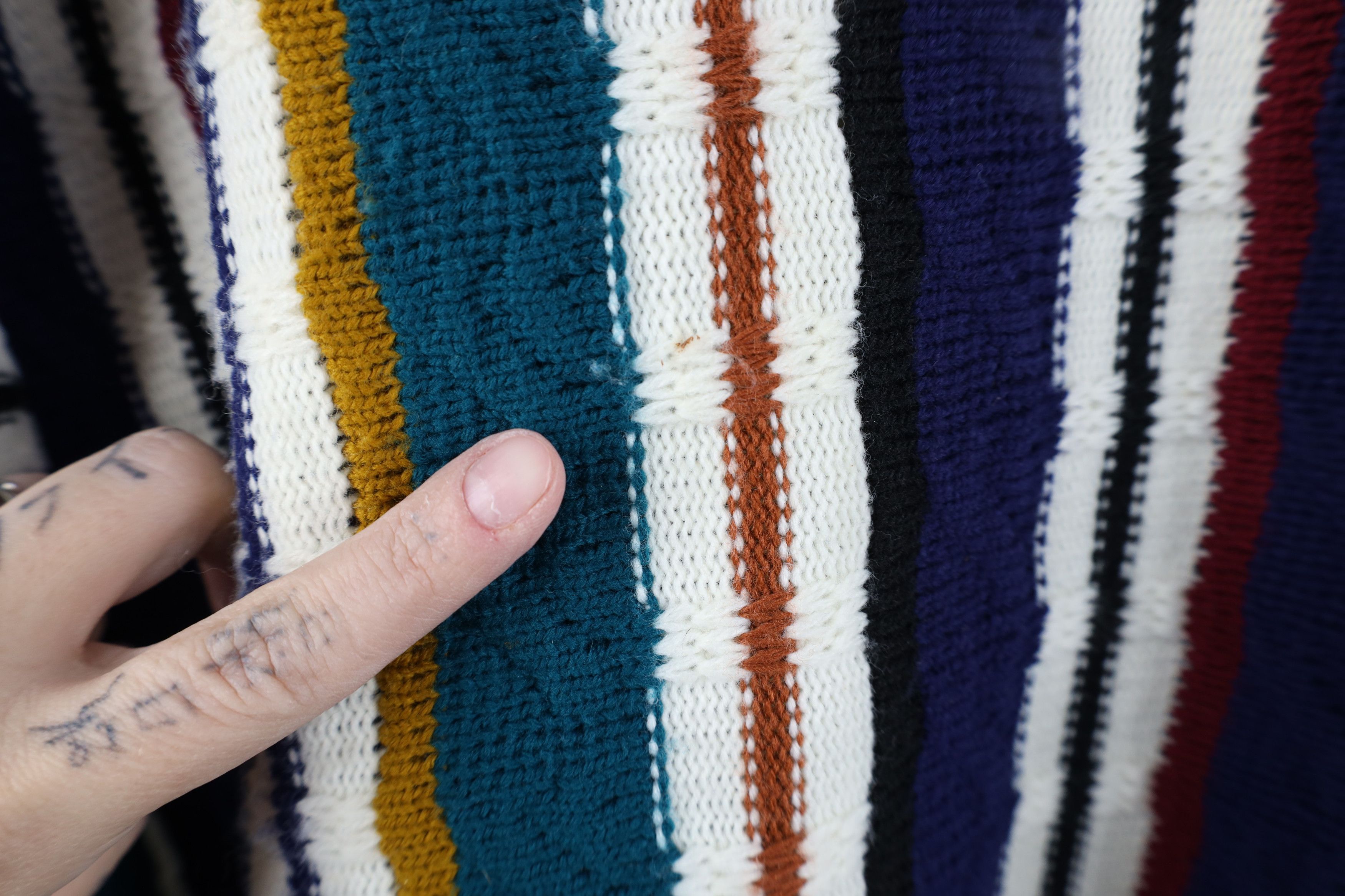 Vintage Vintage 90s Coogi Style Rainbow Cable Knit Sweater USA Size US L / EU 52-54 / 3 - 4 Thumbnail
