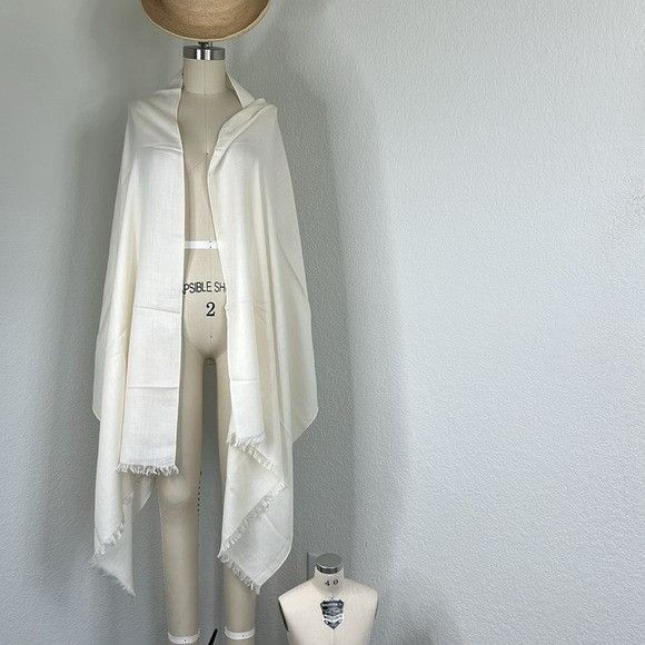 Loro Piana Loro Piana Cashmere Silk Fringe Cream Scarf Stole Wrap Size ONE SIZE - 5 Thumbnail