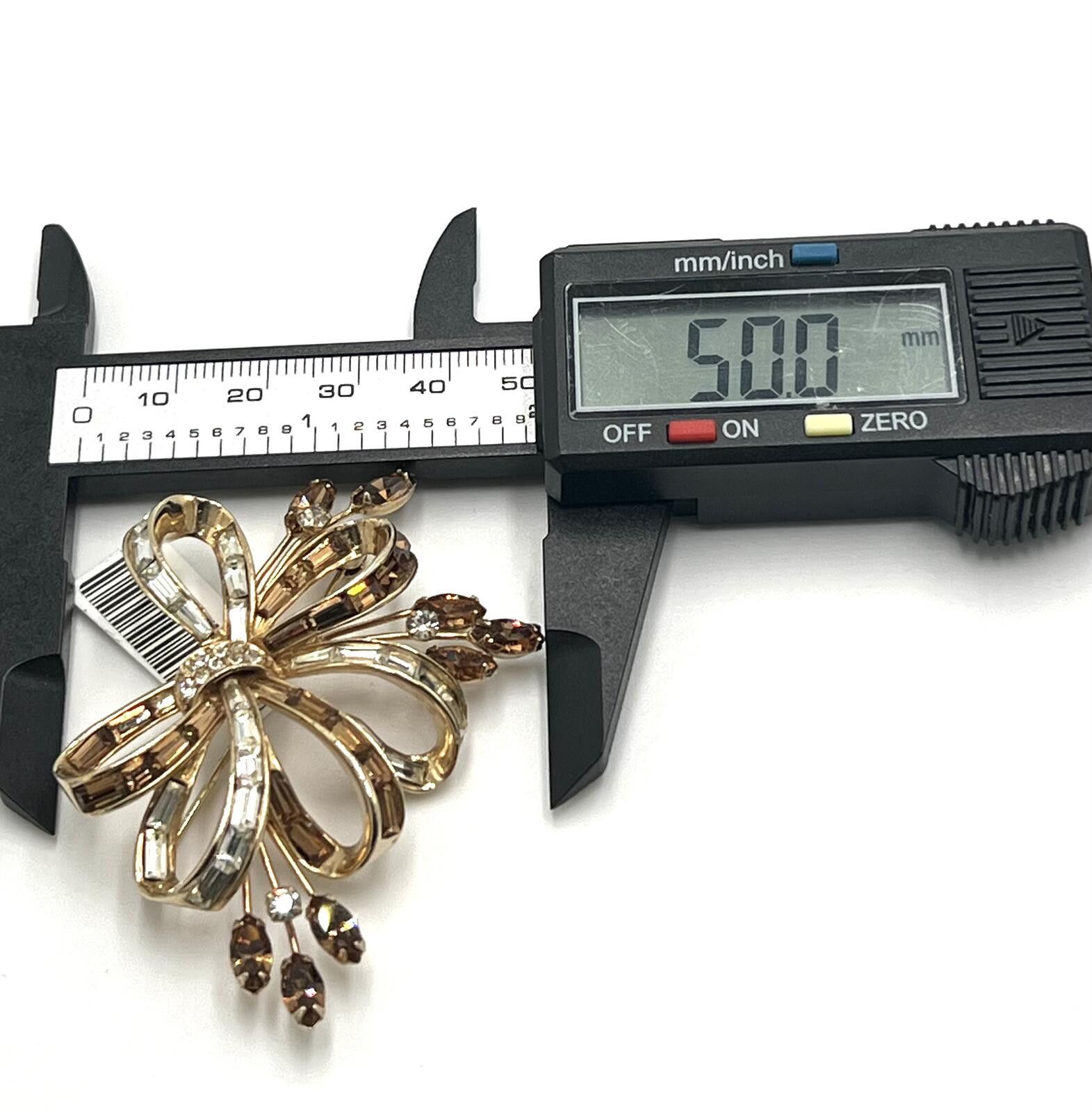 Other Crown Trifari Goldplate White Copper Rhinestone Bow Brooch Size ONE SIZE - 8 Thumbnail