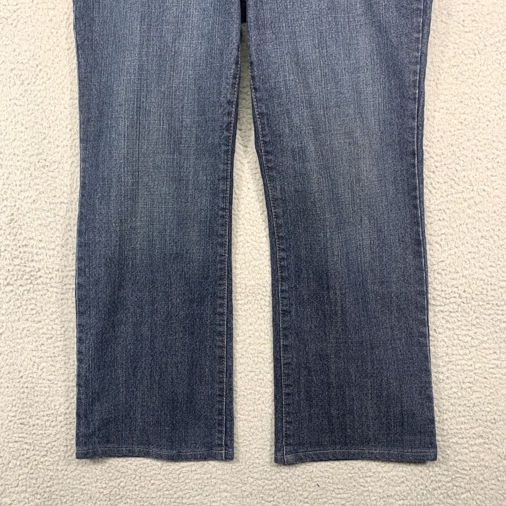Area Covington Petite Womens Jeans 14P 36x26.5 Blue Straight Leg 5-Pocket Belt Loops Rear Flap Pockets Regular Fit Denim Size 36" / US 14 / IT 50 - 3 Thumbnail