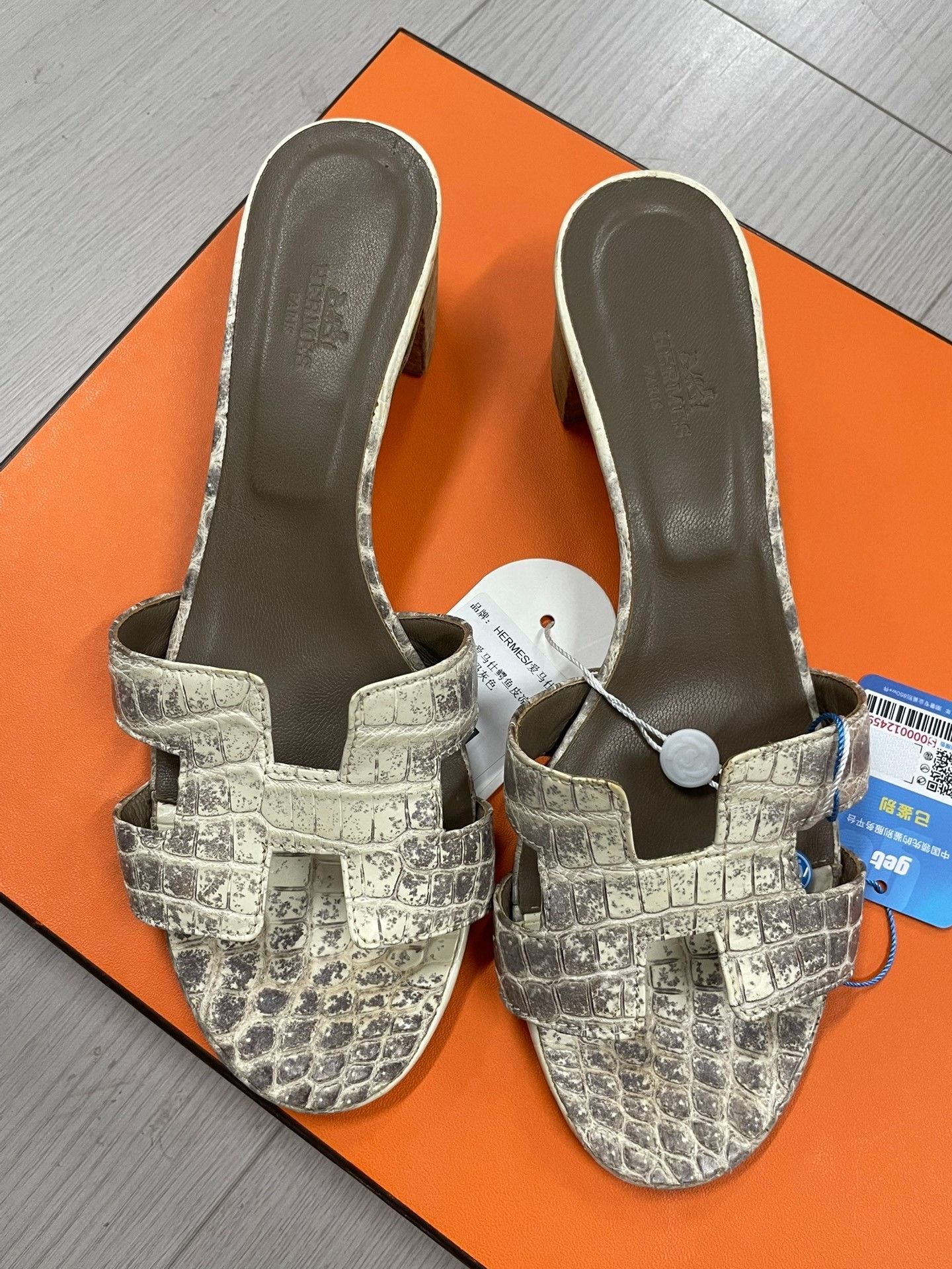 Hermes Hermes White Sandals 40 Women Size US 9 / IT 39 - 1 Thumbnail