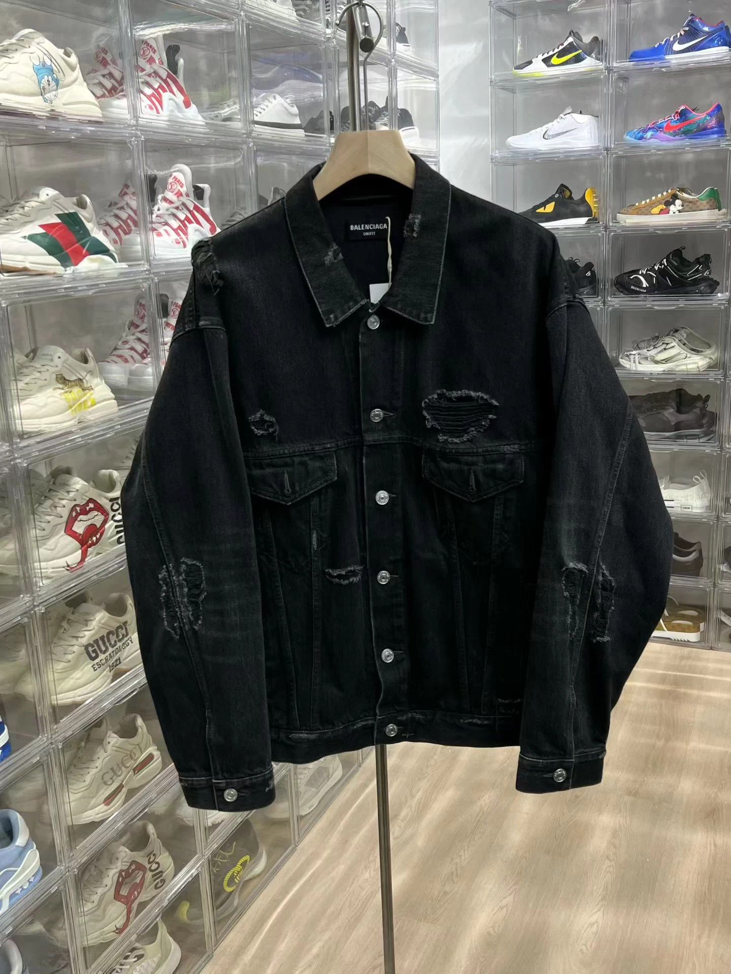 Balenciaga Balenciaga black embroidered distressed denim jacket M Size US M / EU 48-50 / 2 - 1 Thumbnail