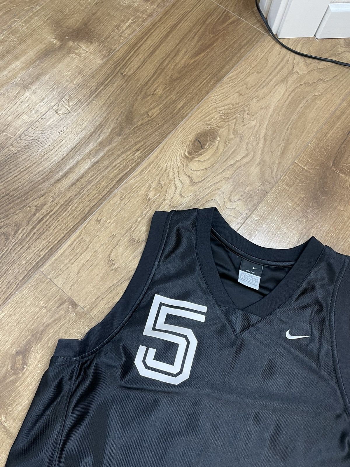 Nike Vintage Nike Basketball Apparel 5/5 Basketball Singlet Tee Size US S / EU 44-46 / 1 - 5 Thumbnail