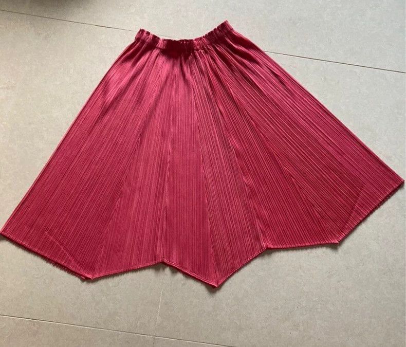 Issey Miyake size:3 Red skirt