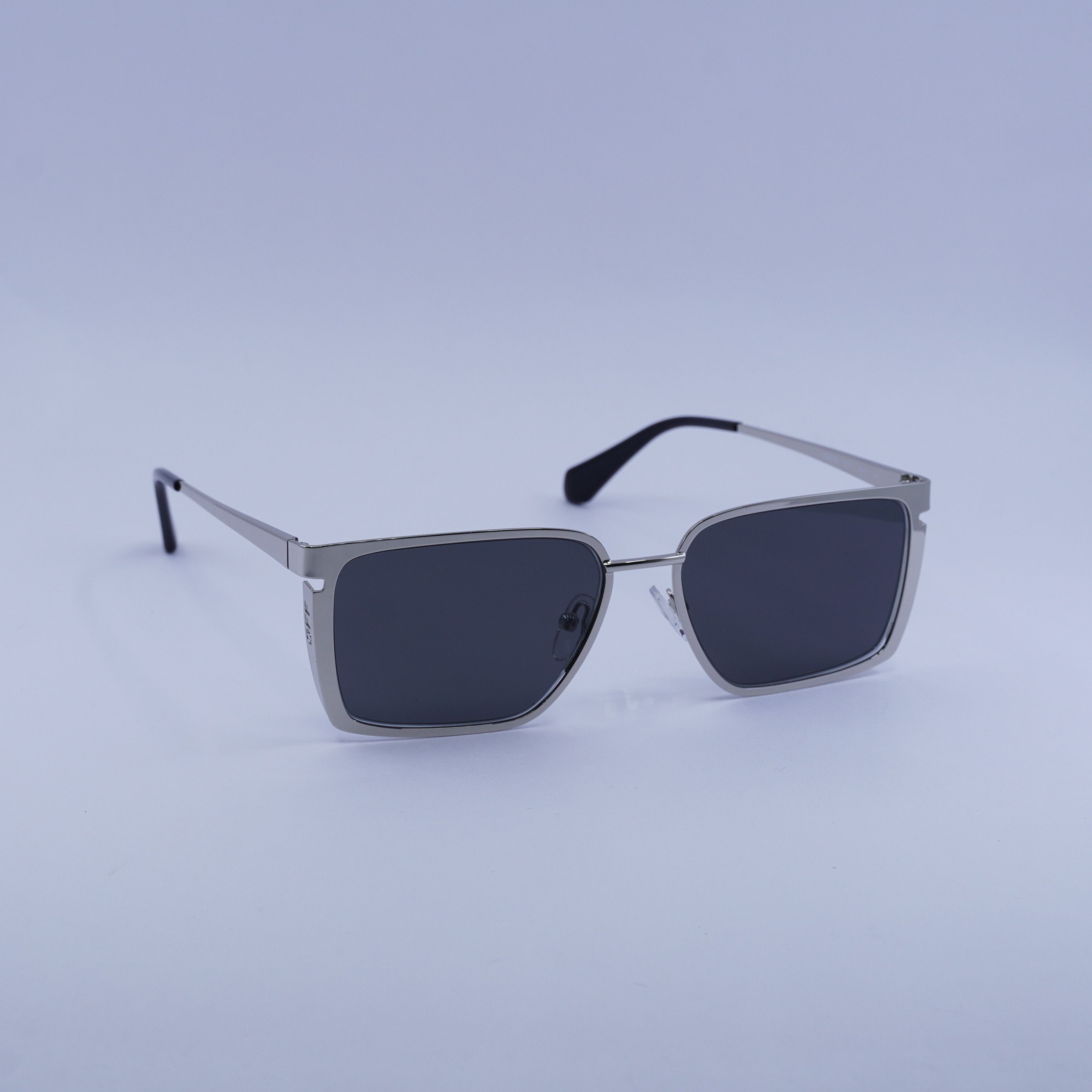 Off-White OERI103 BIG WHARF 7207 Shield Sunglasses – Silver/Grey Off-White Arthur OERI127 Rectangle Sunglasses | Fashion Eyewear main image 4