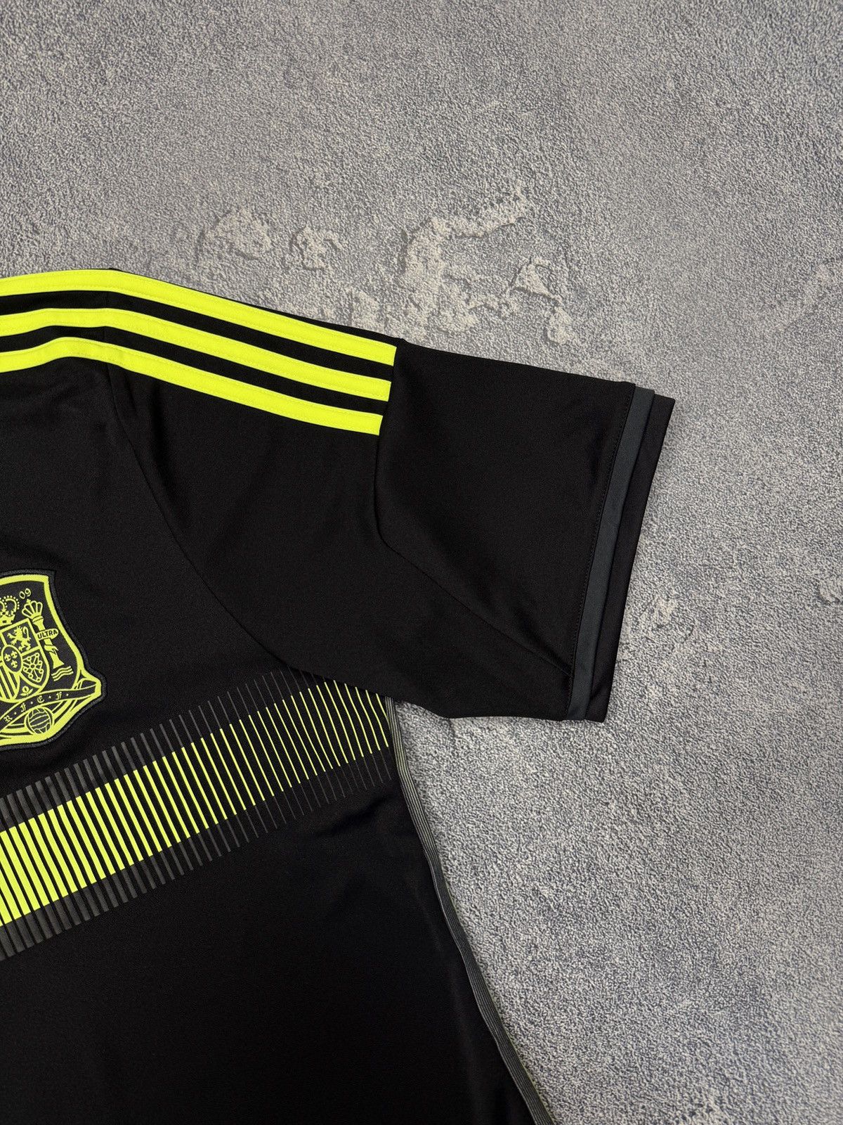 Adidas Adidas Spain 2010 Football Shirt Size US M / EU 48-50 / 2 - 4 Thumbnail