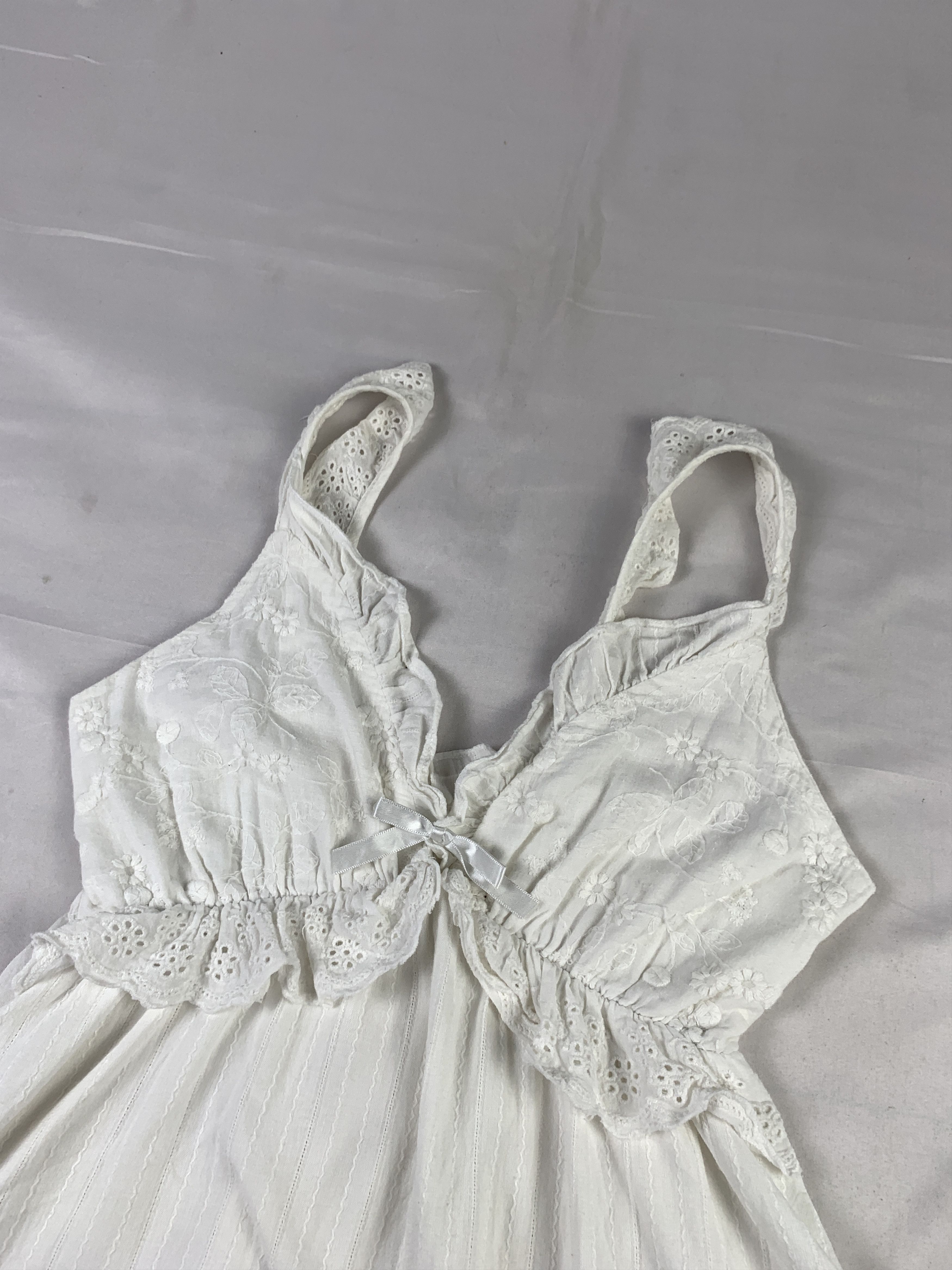 Japanese Brand Flower White Trim Lace Ribbon Cami Top (M) Size M / US 6-8 / IT 42-44 - 5 Thumbnail