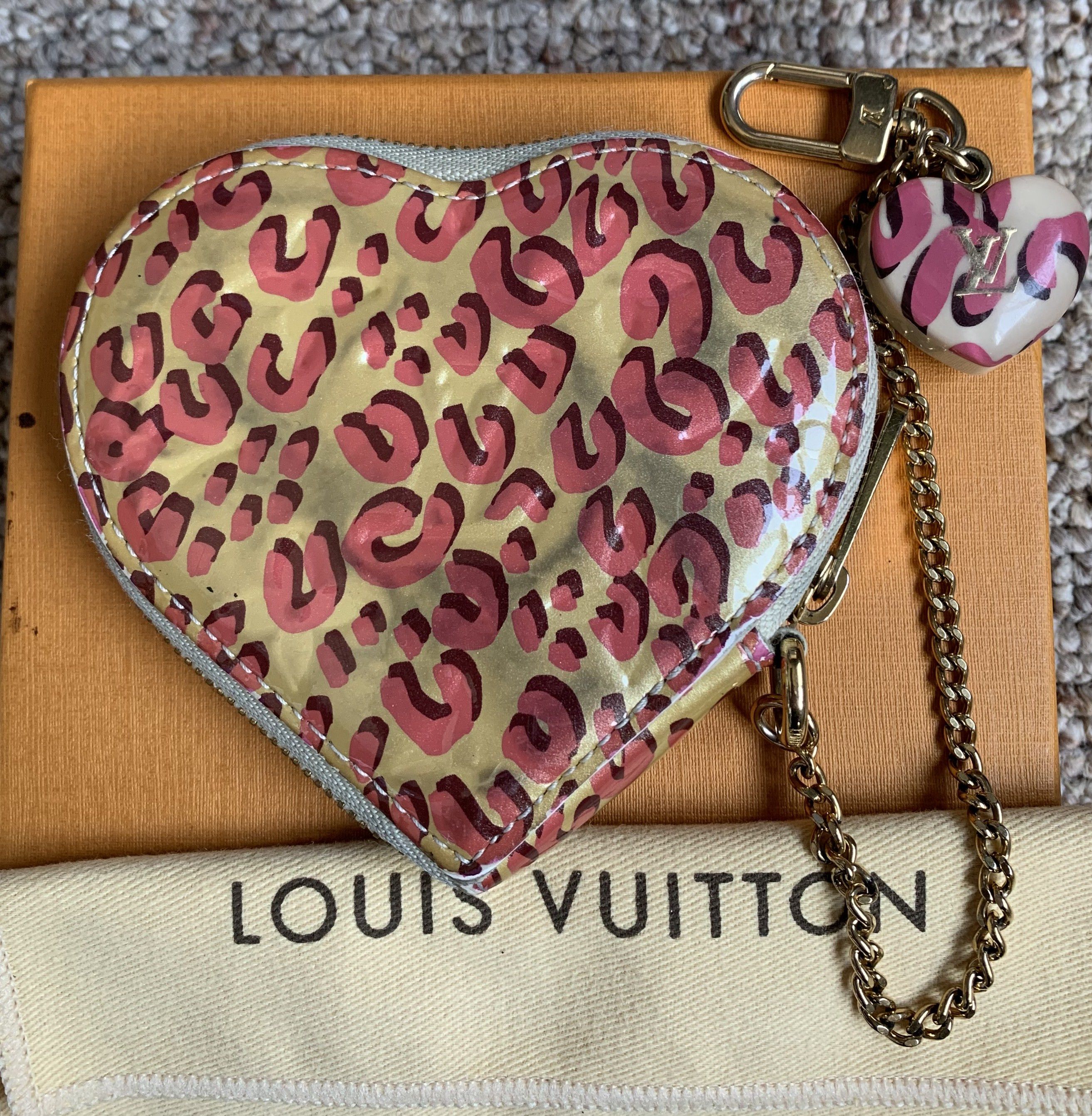 Louis Vuitton S/S 2008 Vuitton x Sprouse Leopard Monogram Heart Pouch Size ONE SIZE - 2 Thumbnail