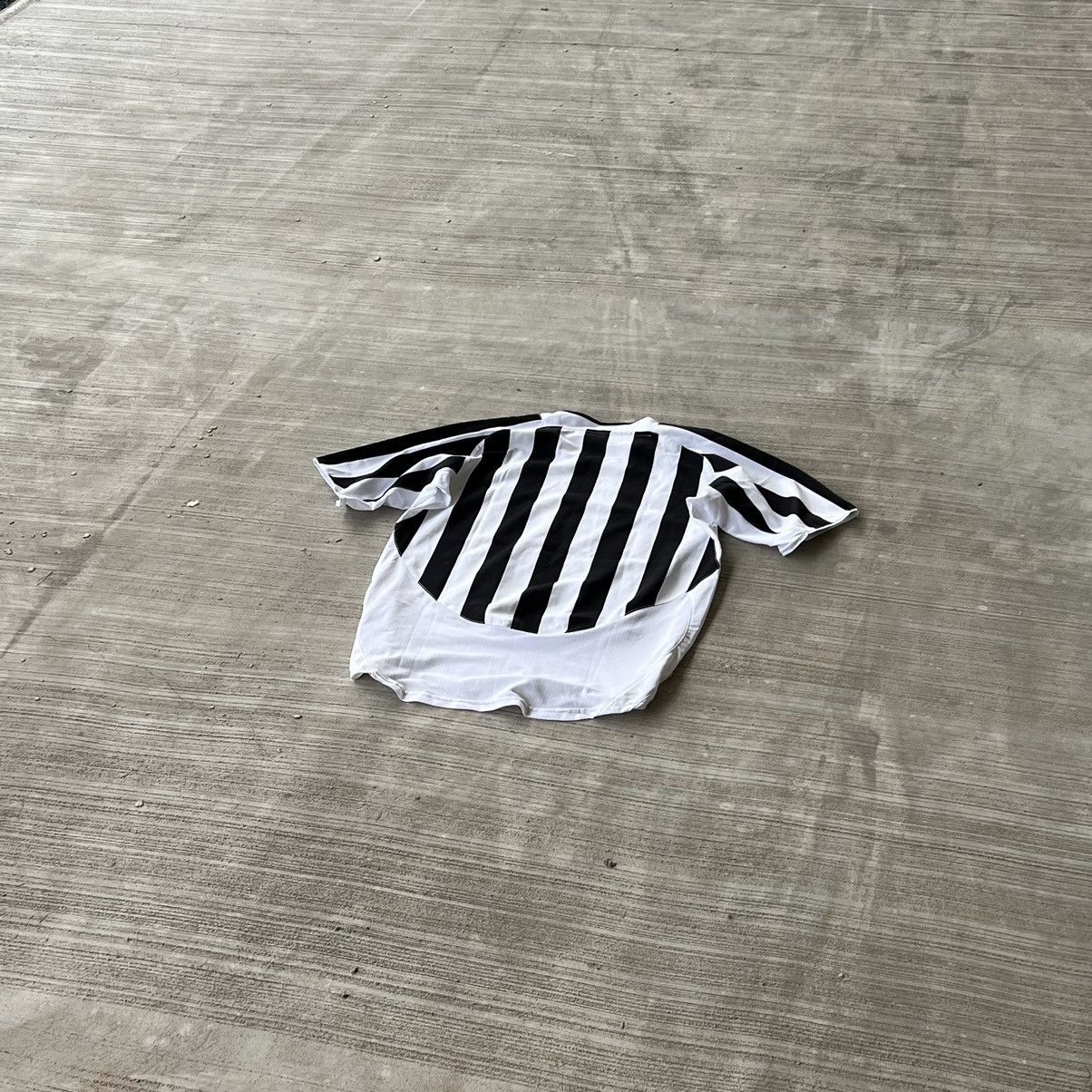 Vintage Nike Vintage Big Logo Juventus FastWeb T-Shirt Size US M / EU 48-50 / 2 - 8 Thumbnail