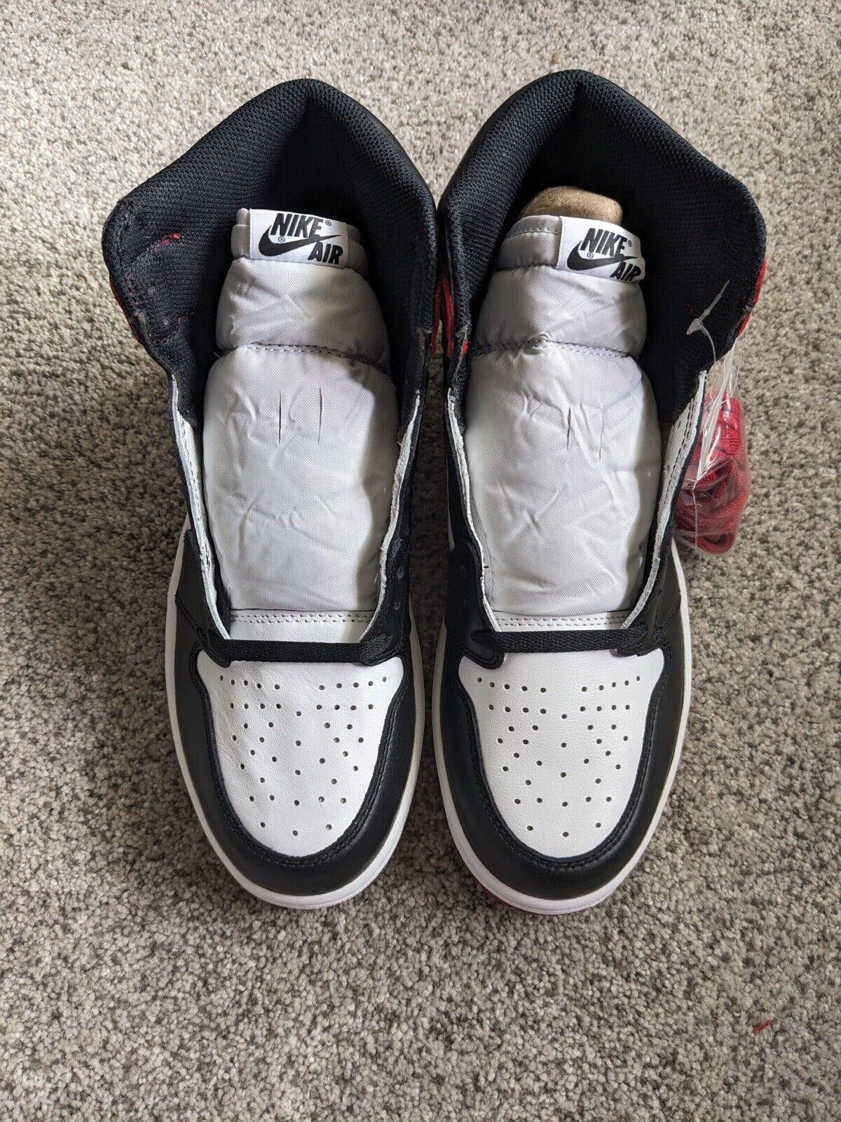 Jordan Brand 2016 Nike Air Jordan 1 Retro High OG Black Toe 555088-125 Size US 10.5 / EU 43-44 - 3 Thumbnail