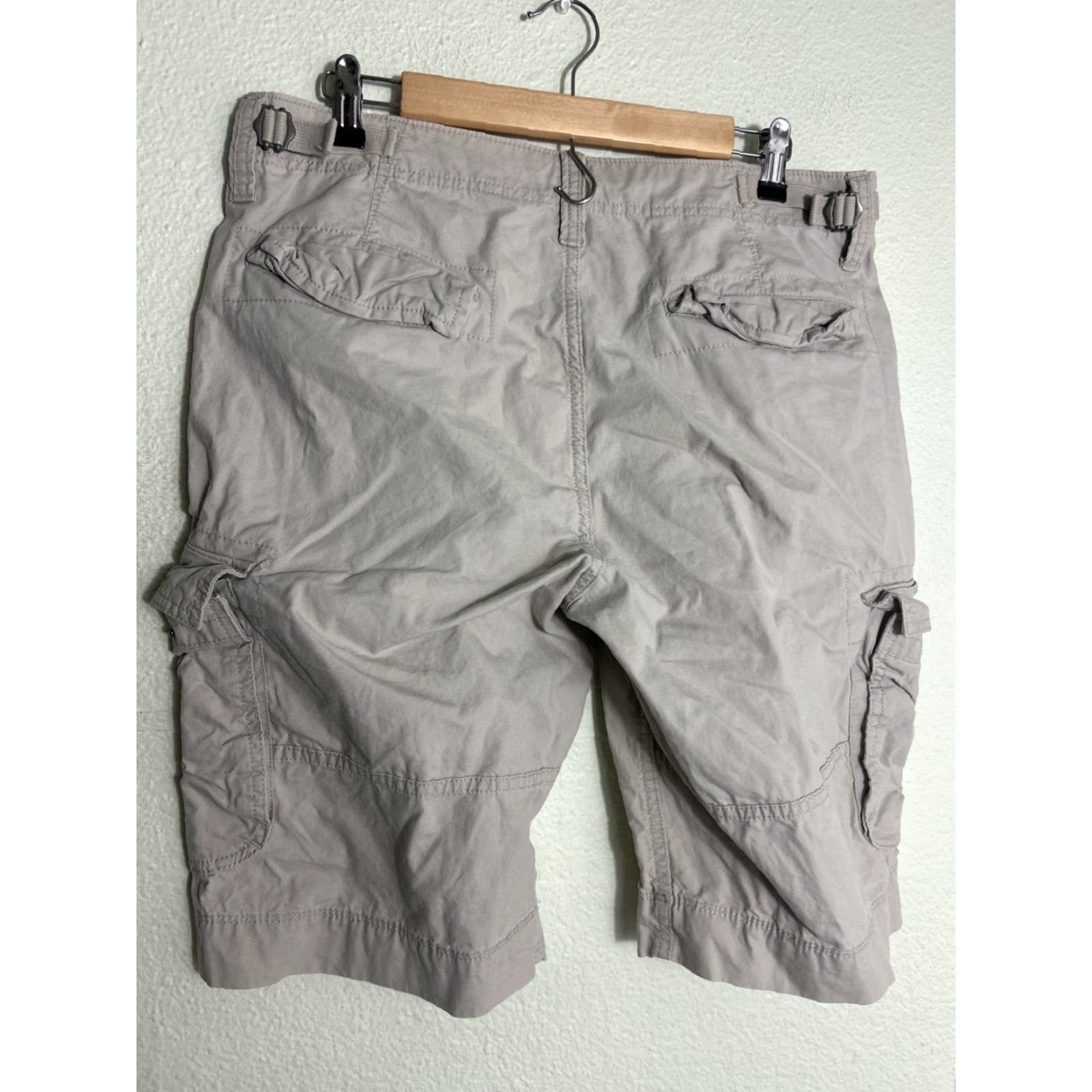 Gap VINTAGE Gap Beige Cargo Shorts Mens Size 33x11.5 Preppy Kanye Stain Size US 33 - 6 Thumbnail