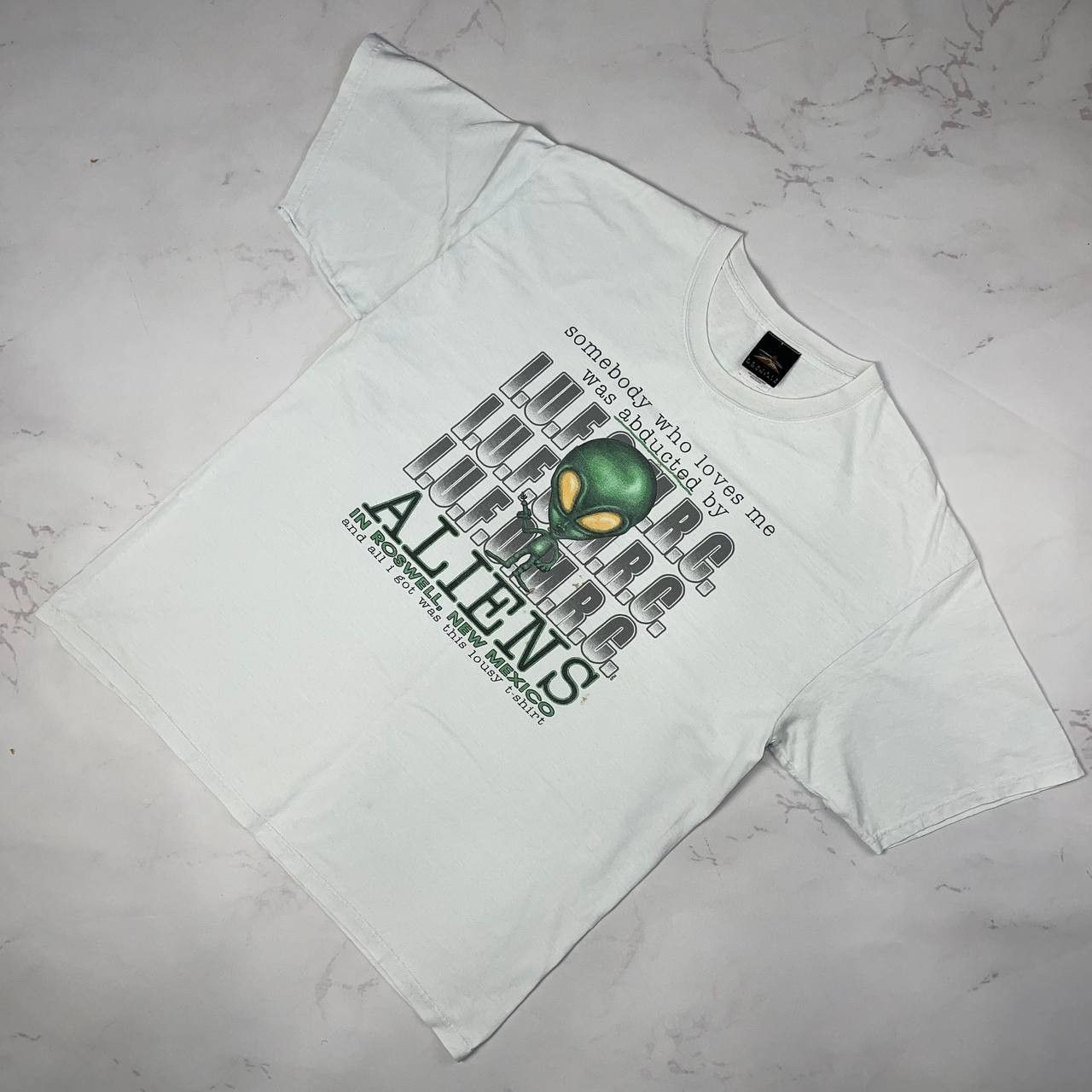 Vintage Vintage Aliens Shirt Size XL White Short Sleeve Mens Tee Size US XL / EU 56 / 4 - 2 Thumbnail