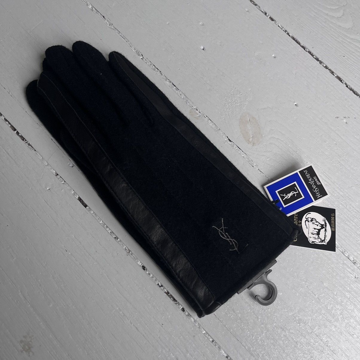 Saint Laurent Paris × Yves Saint Laurent Yves Saint Laurent Gants Cashmere Gloves Womens Size ONE SIZE - 3 Thumbnail